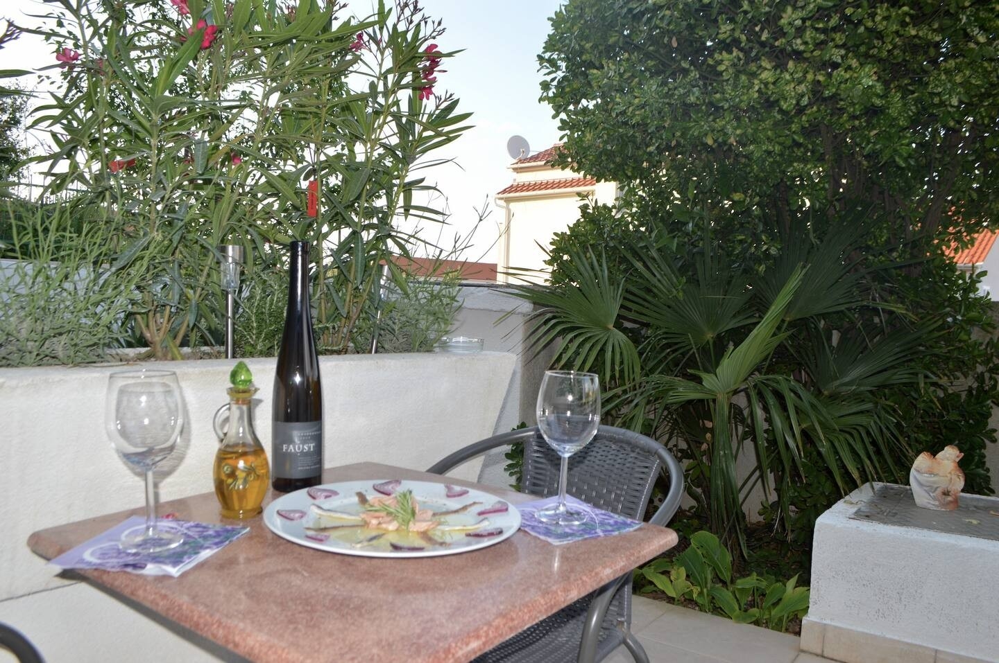 One bedroom apartment with terrace Preko, Ugljan  A-d