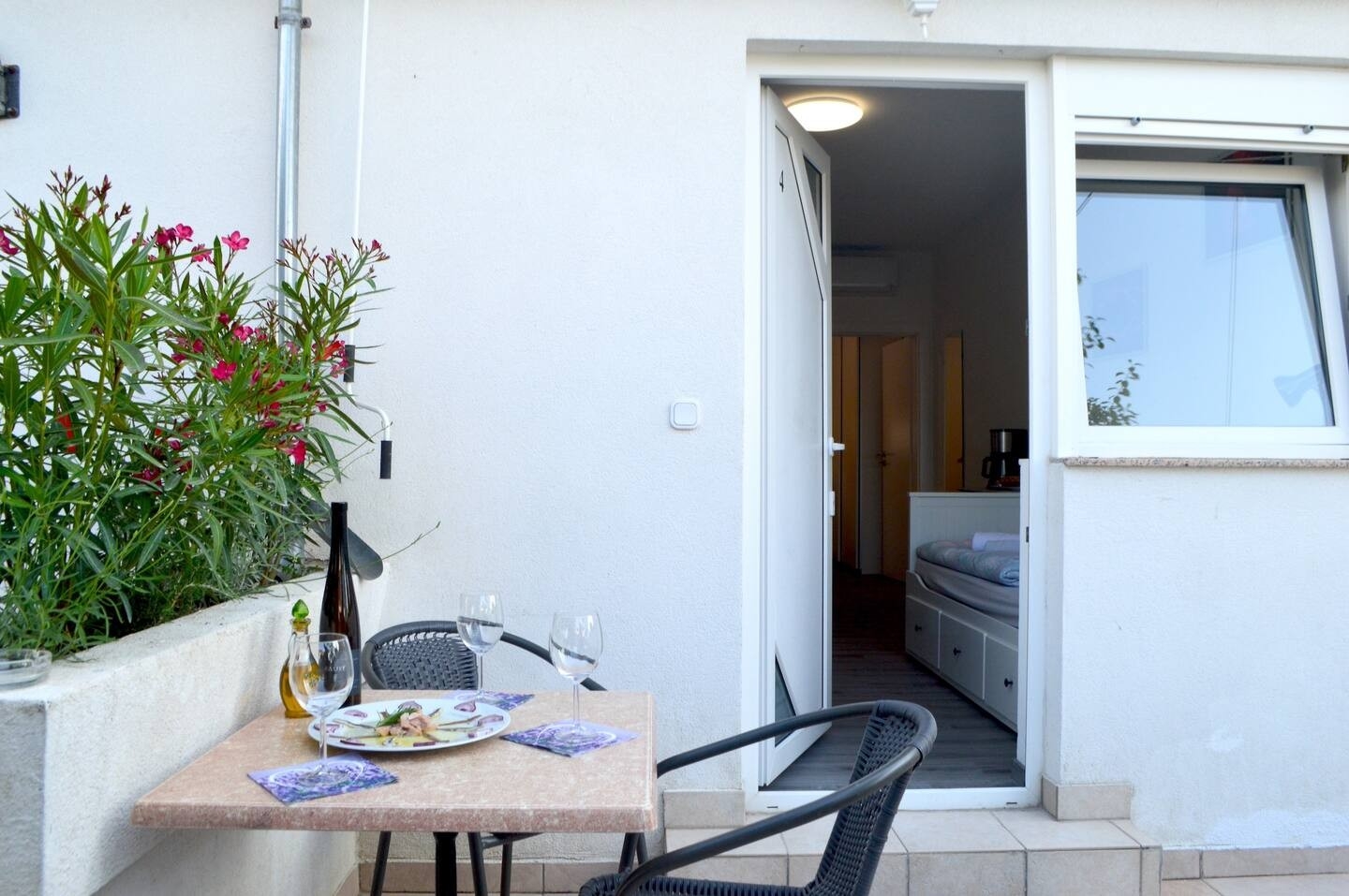 One bedroom apartment with terrace Preko, Ugljan  A-e