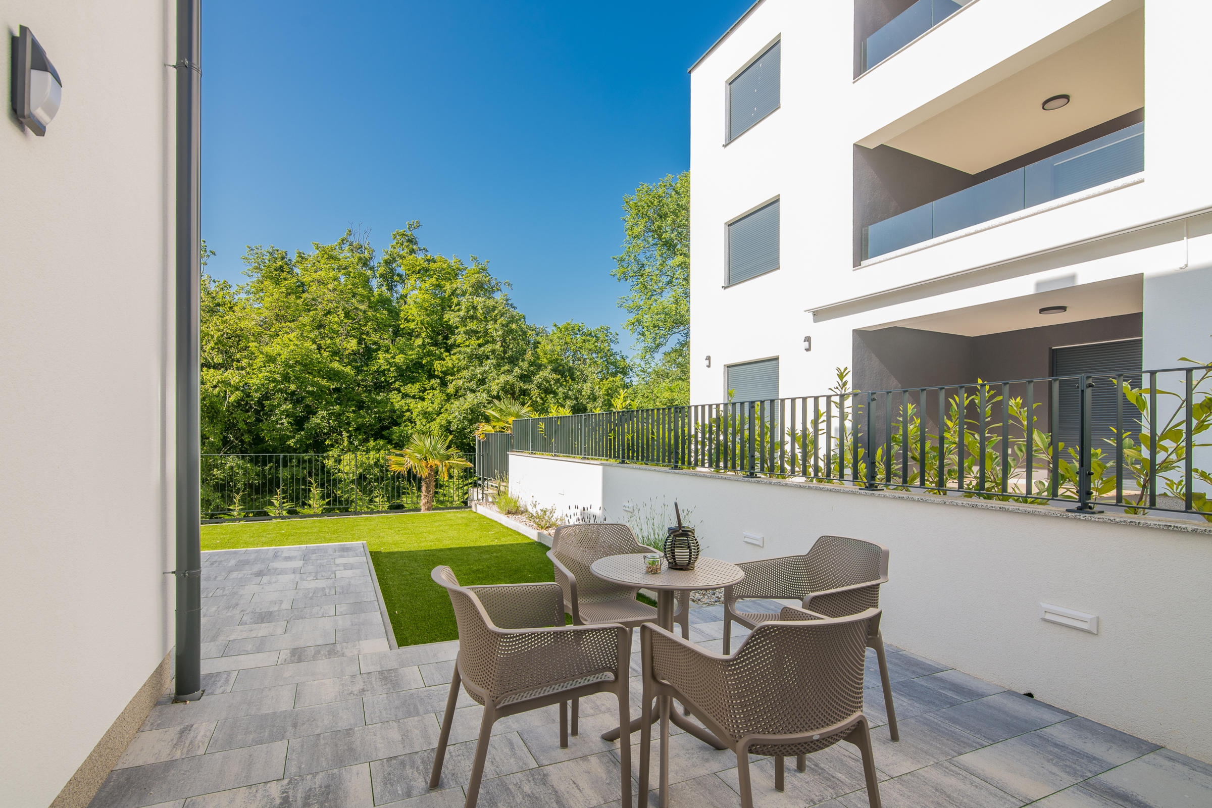 Two bedroom apartment with terrace Njivice, Krk  A-a