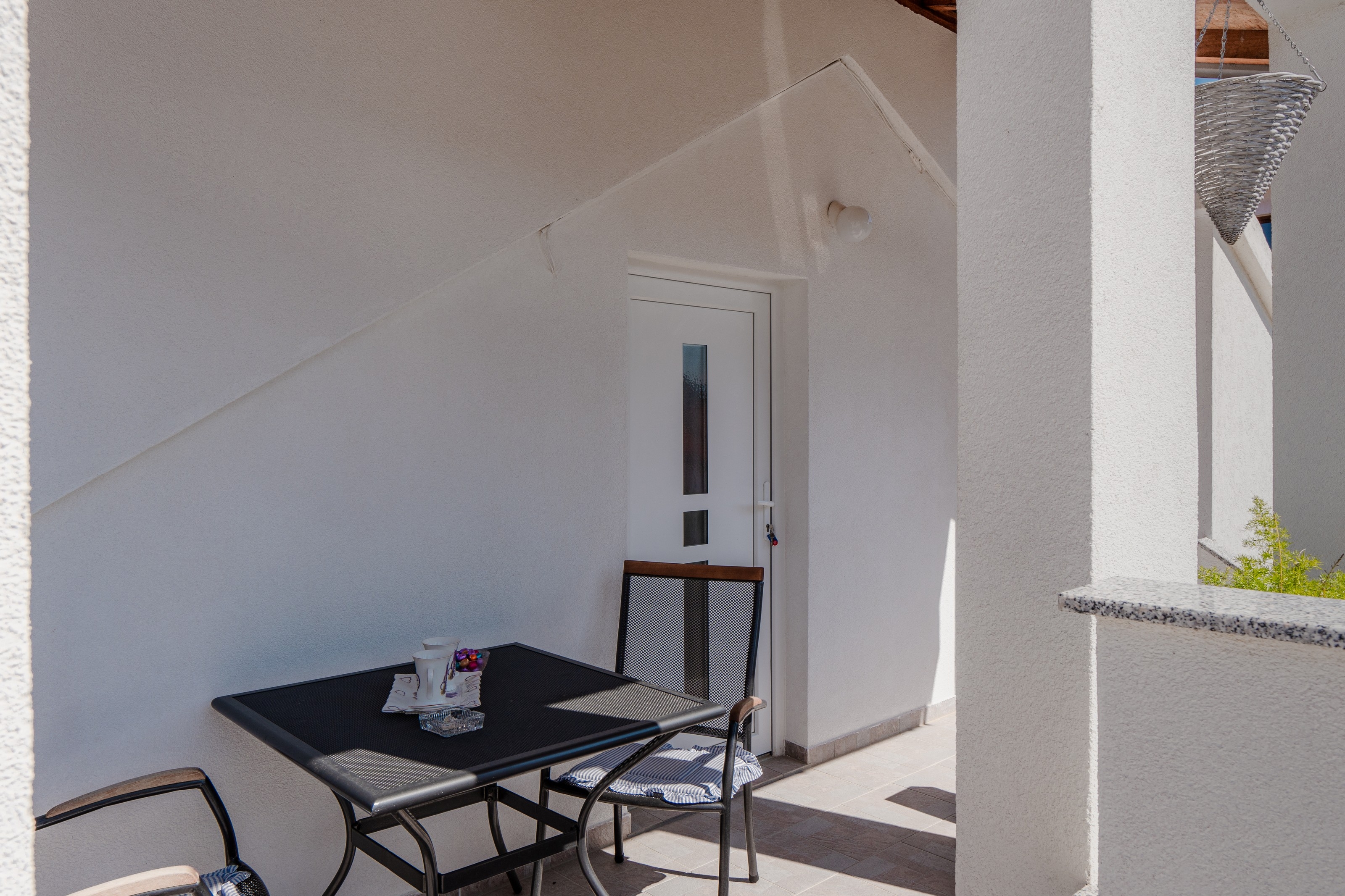 Studio flat with balcony Vir  AS-a