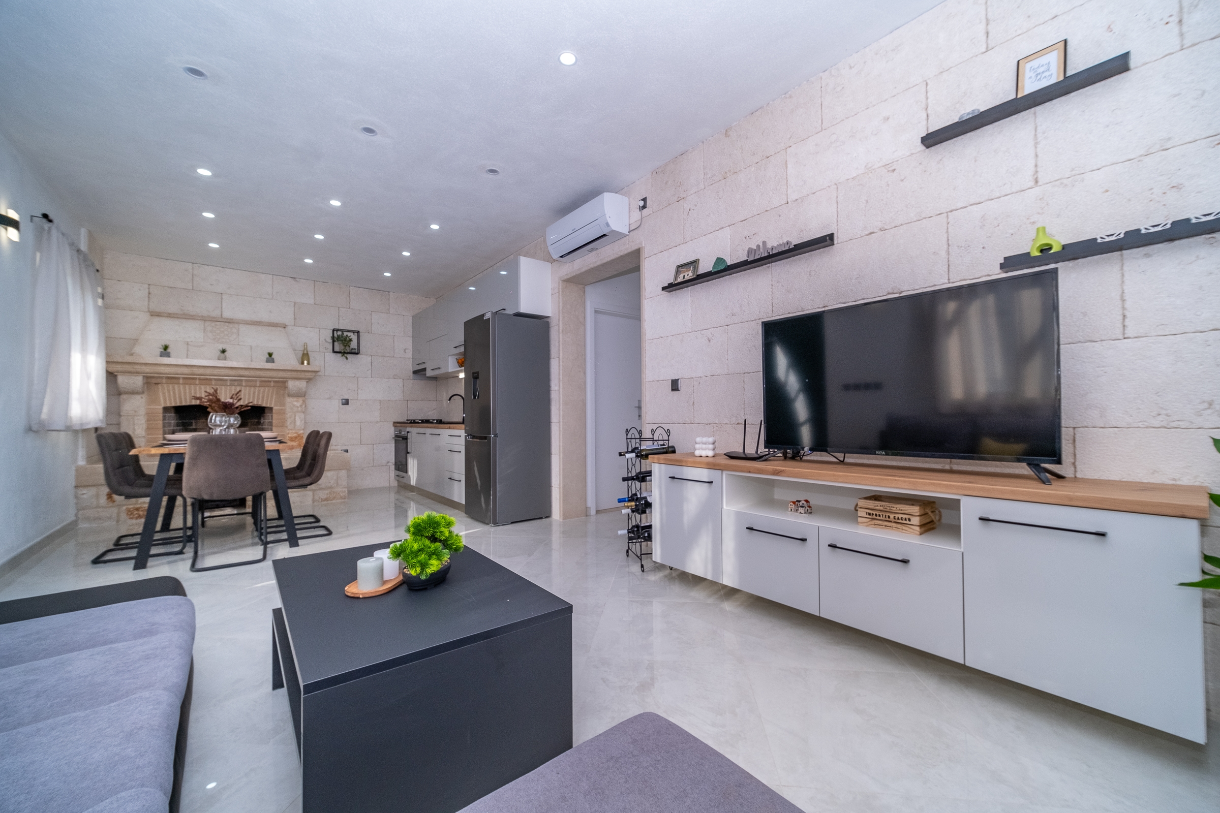 Two bedroom house with terrace Pučišća, Brač  K