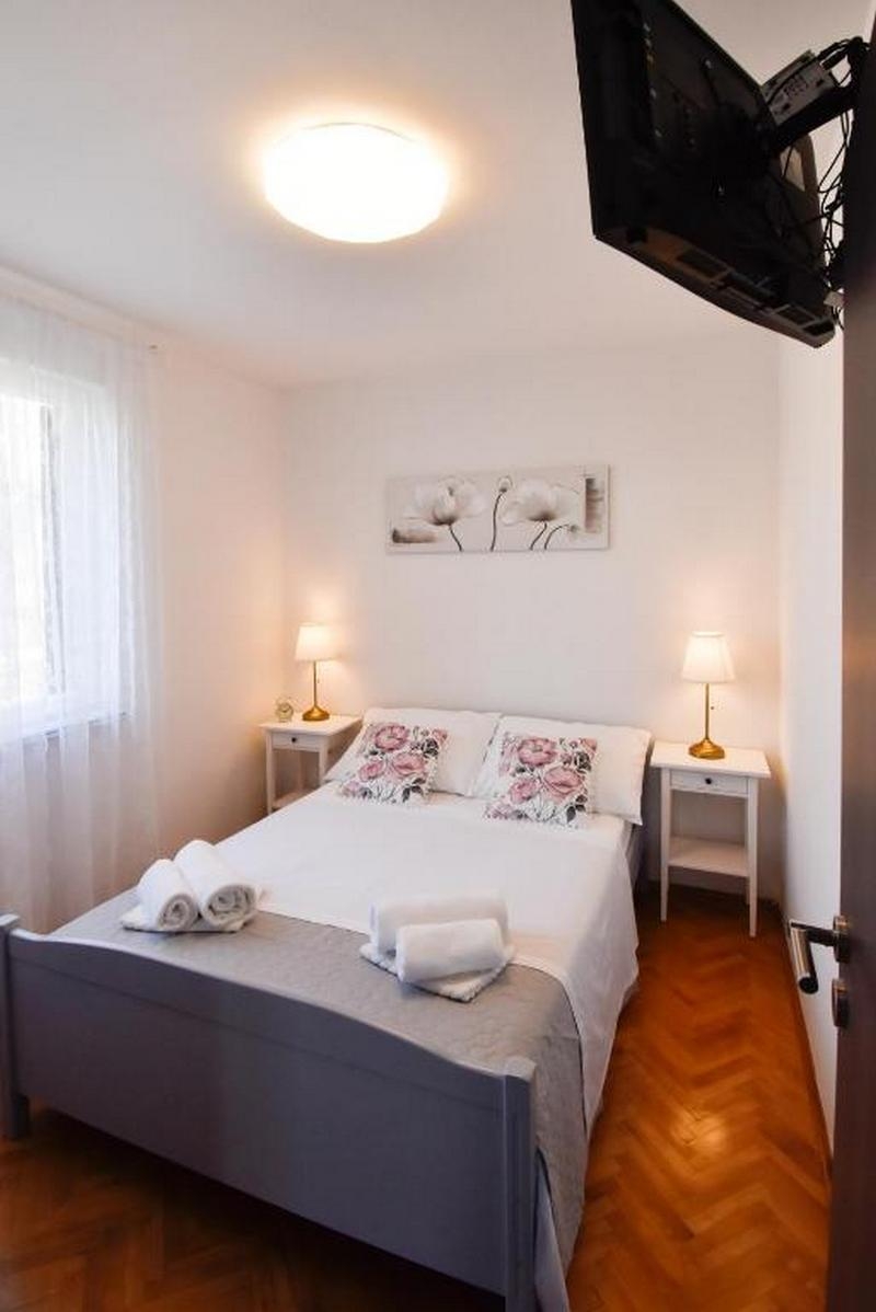 One bedroom apartment with terrace and sea view Podstrana, Split  A-a