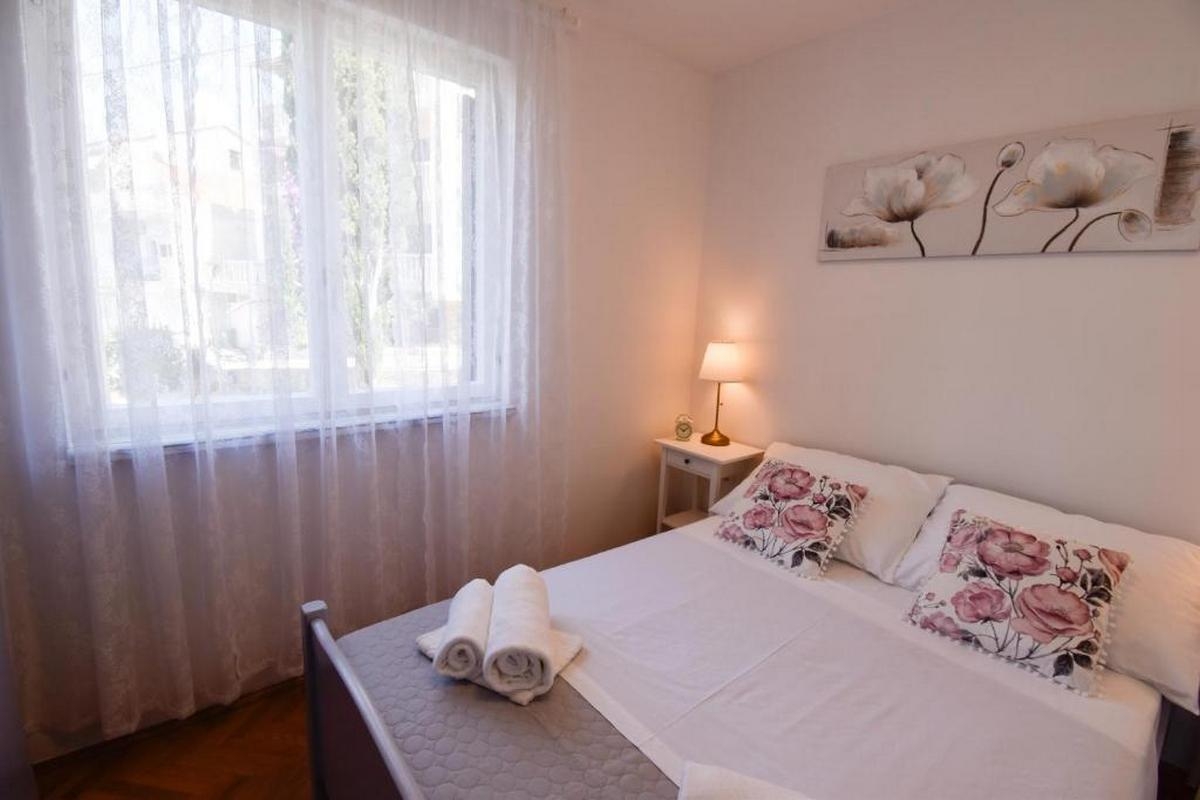 One bedroom apartment with terrace and sea view Podstrana, Split  A-a
