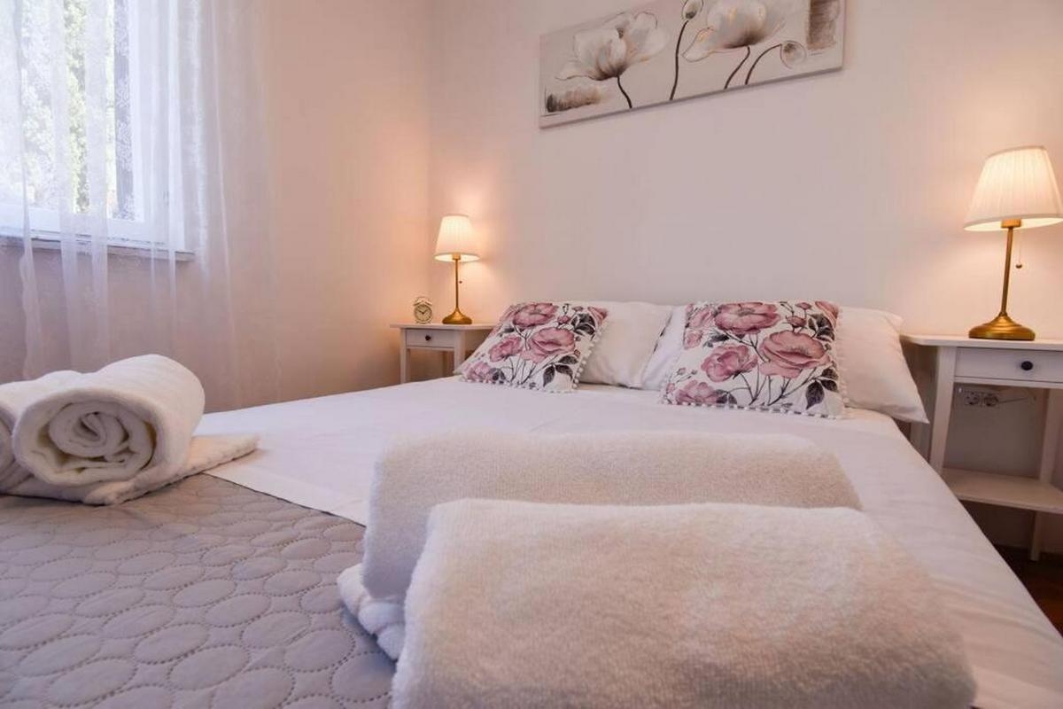 One bedroom apartment with terrace and sea view Podstrana, Split  A-a
