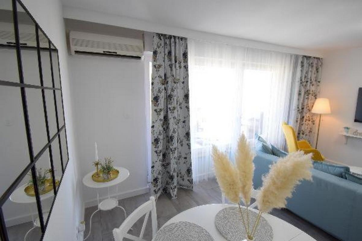 One bedroom apartment with terrace and sea view Podstrana, Split  A-a