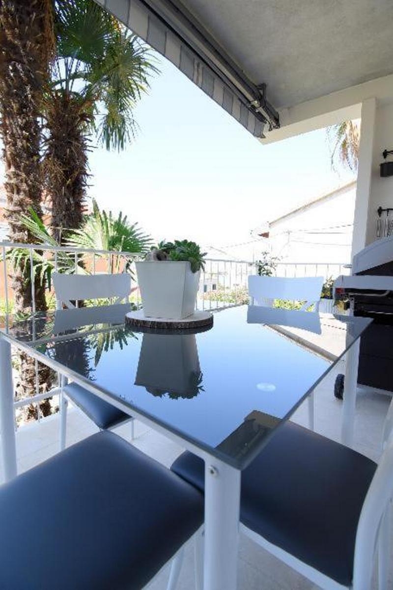 One bedroom apartment with terrace and sea view Podstrana, Split  A-a