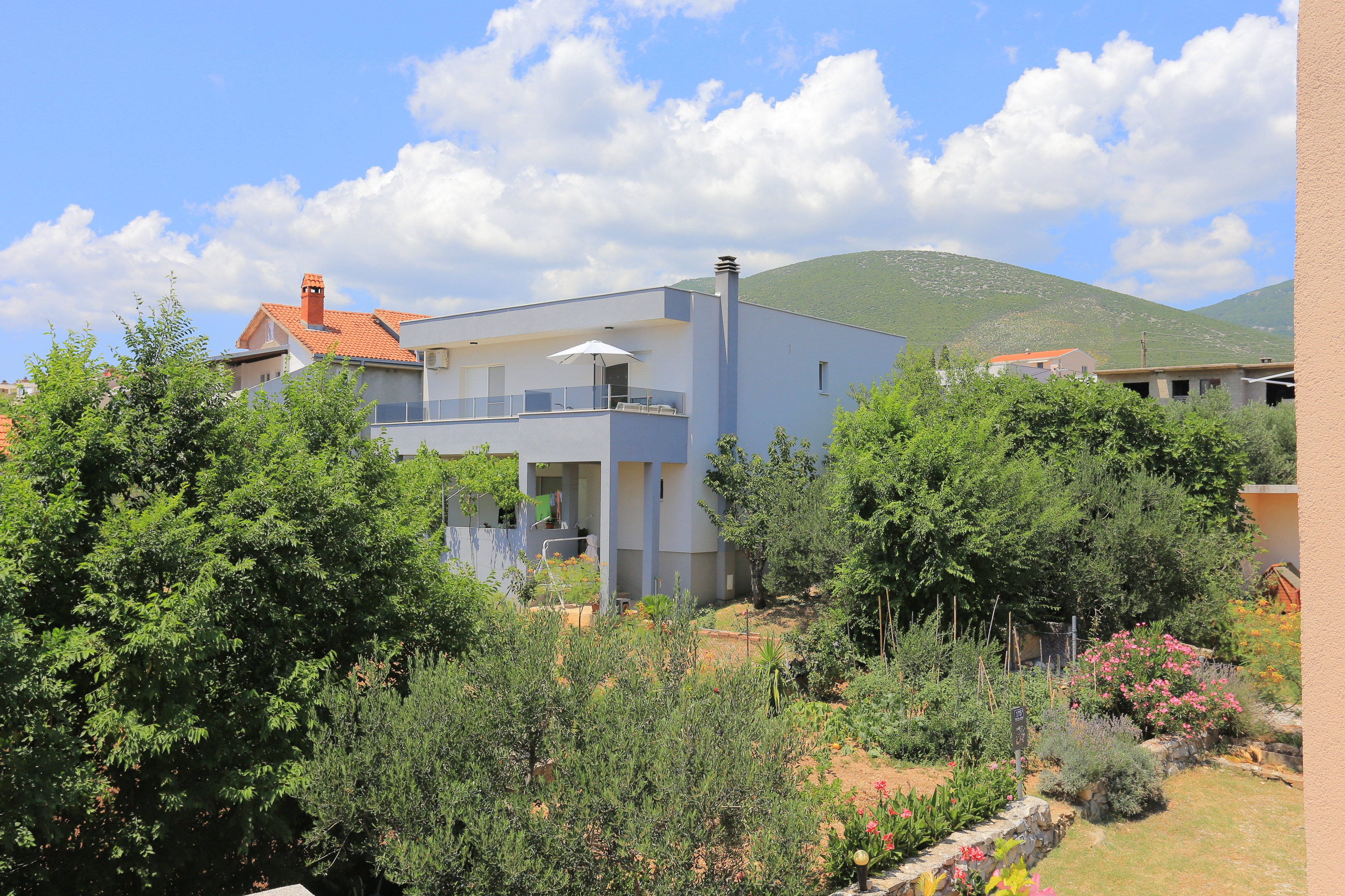 Three bedroom house with terrace and sea view Kaštel Štafilić, Kaštela  K