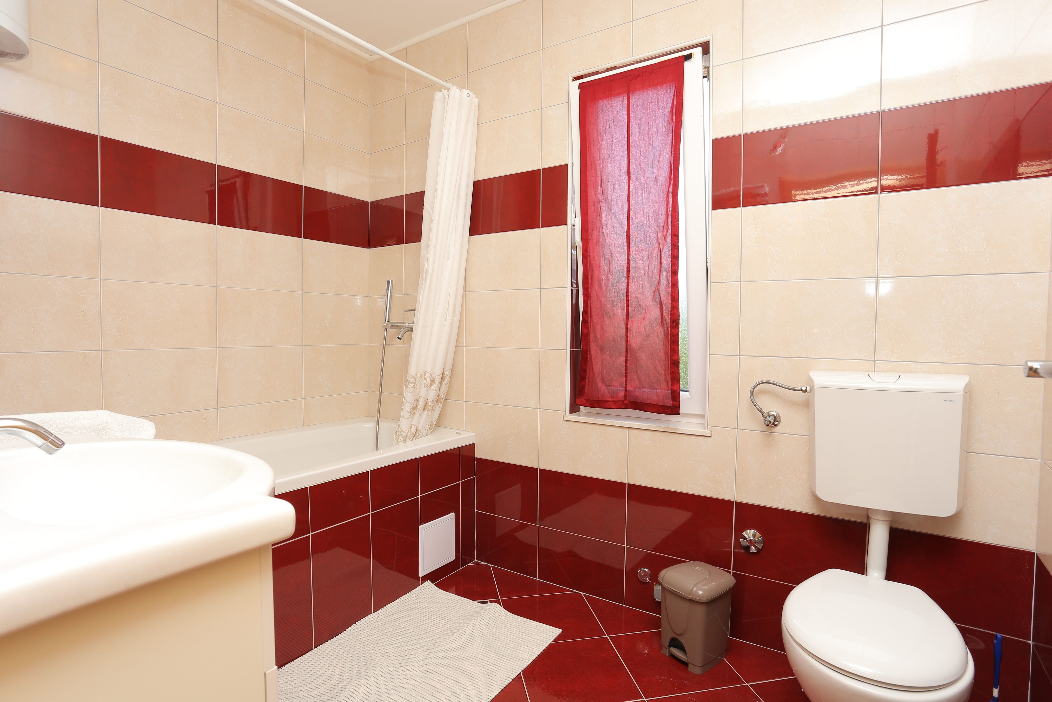 Three bedroom house with terrace and sea view Kaštel Štafilić, Kaštela  K