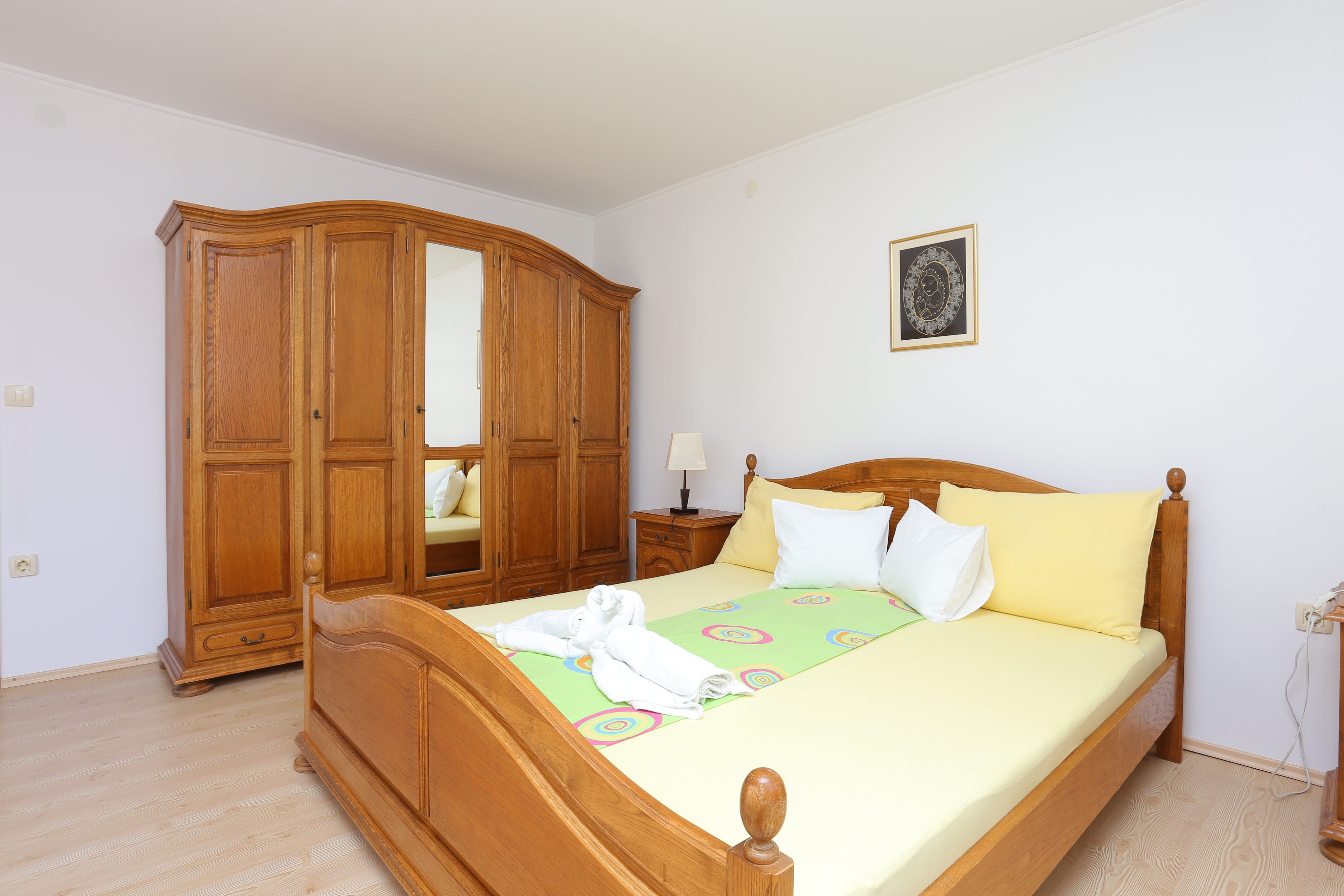 Three bedroom house with terrace and sea view Kaštel Štafilić, Kaštela  K
