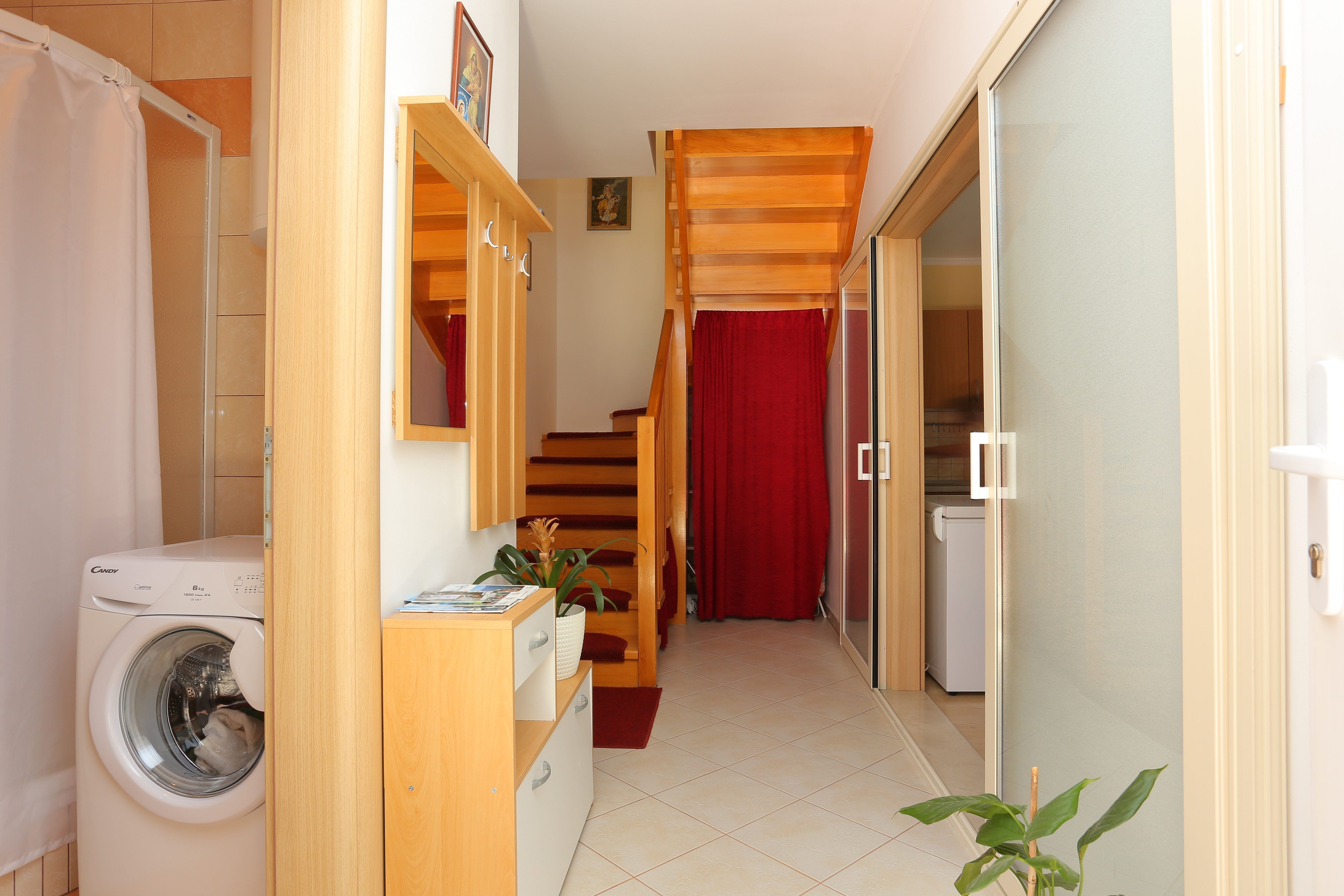 Three bedroom house with terrace and sea view Kaštel Štafilić, Kaštela  K
