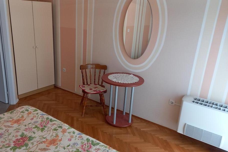 Trosobni apartman s balkonom Vir  A-c