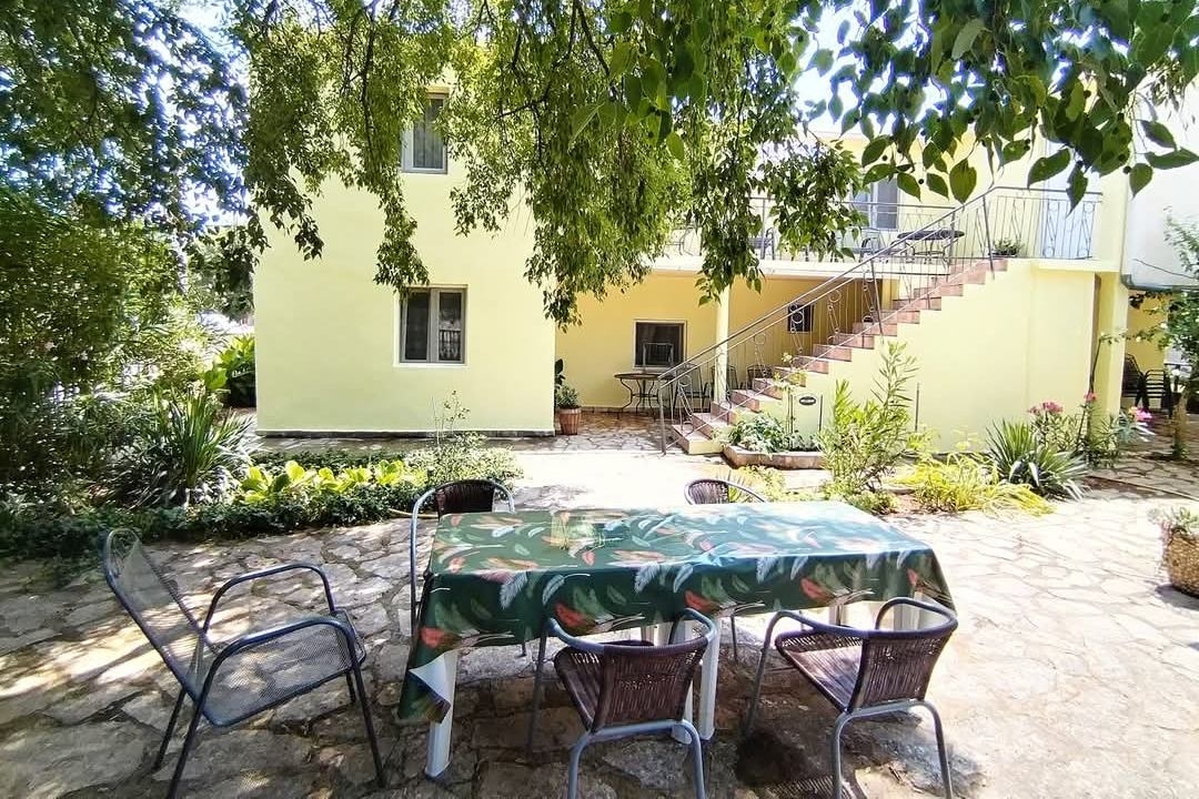 Enosobni apartma S teraso Gornji Karin, Novigrad  A-b