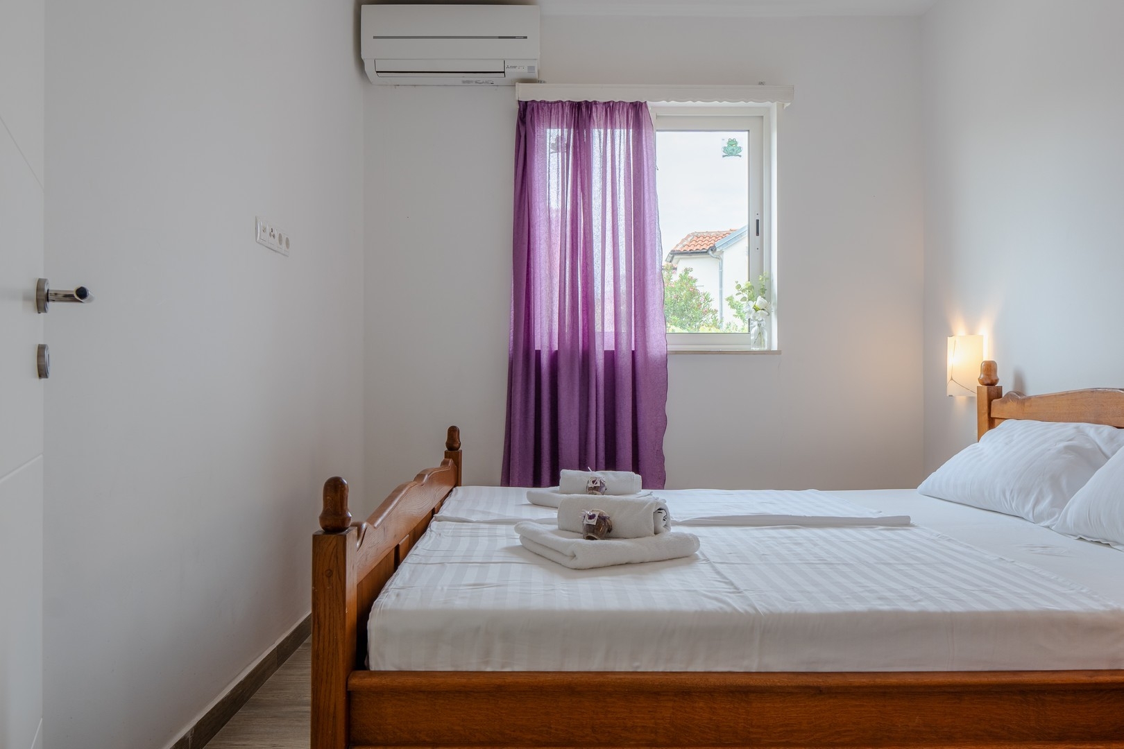 Comfortable and spacious house with terrace Vir  K