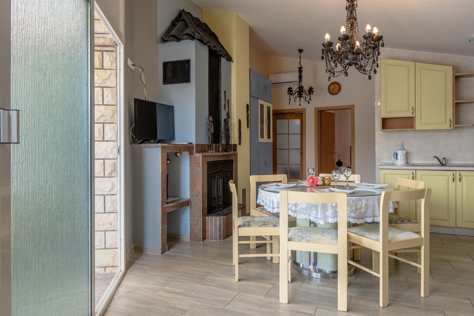 Comfortable and spacious house with terrace Vir  K