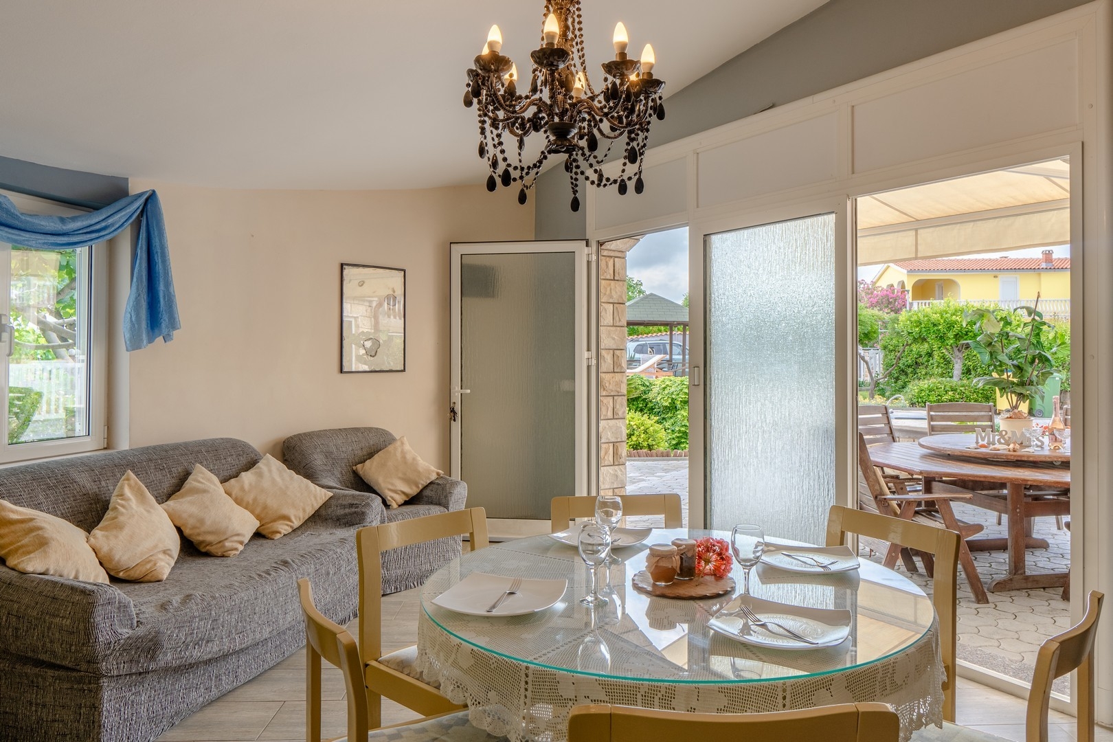 Comfortable and spacious house with terrace Vir  K