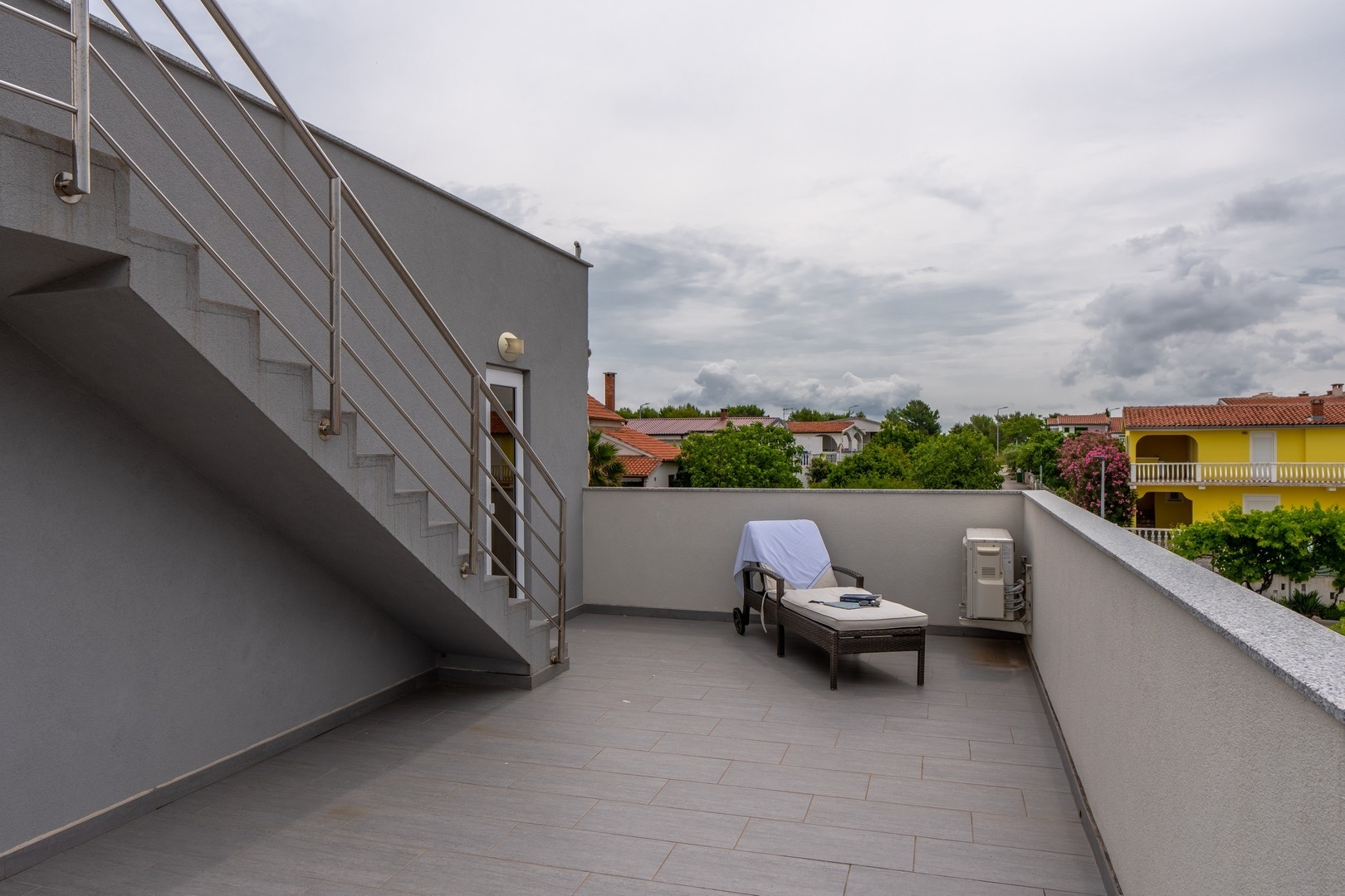 Comfortable and spacious house with terrace Vir  K
