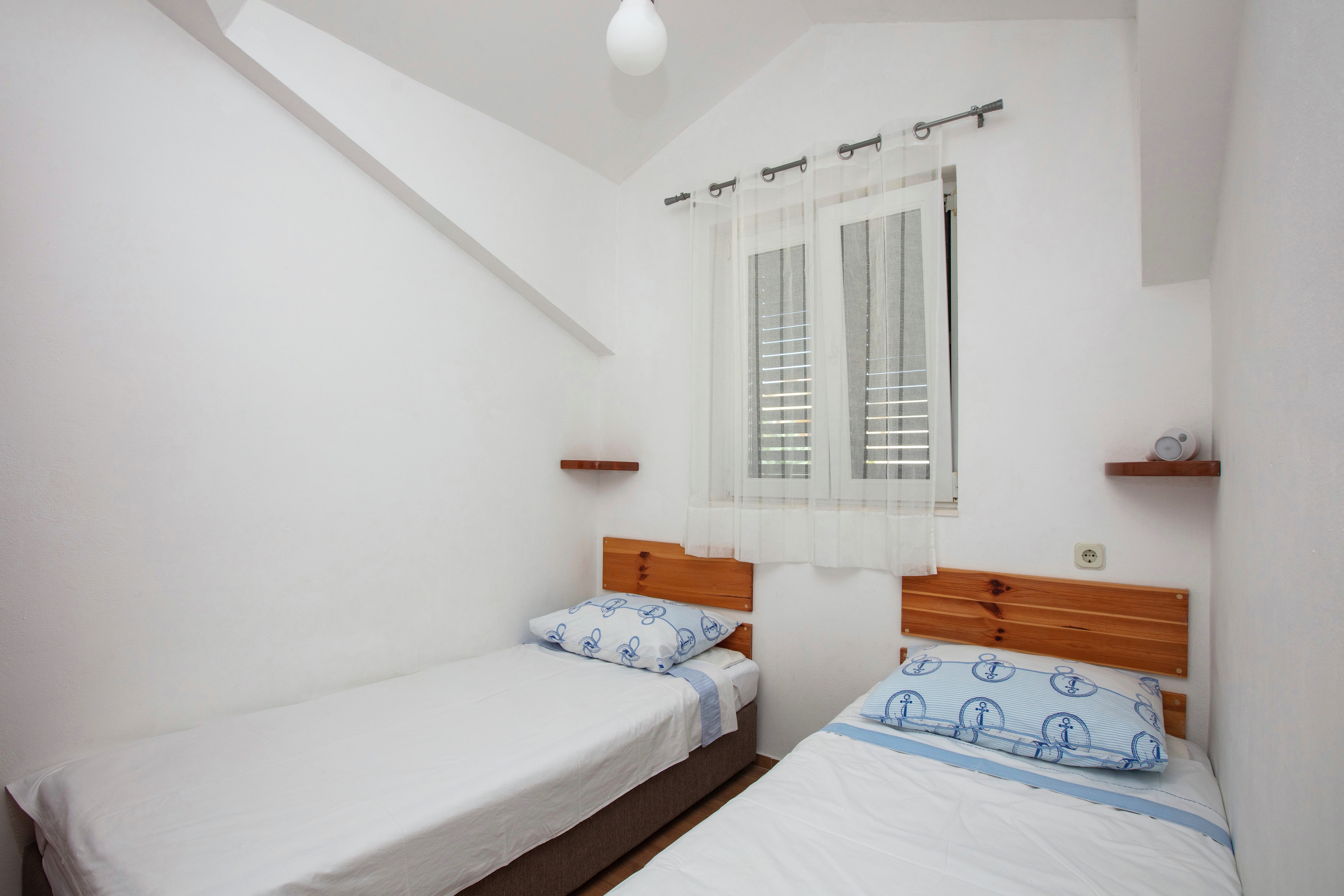 Two bedroom apartment with terrace Ražanj, Rogoznica  A-a