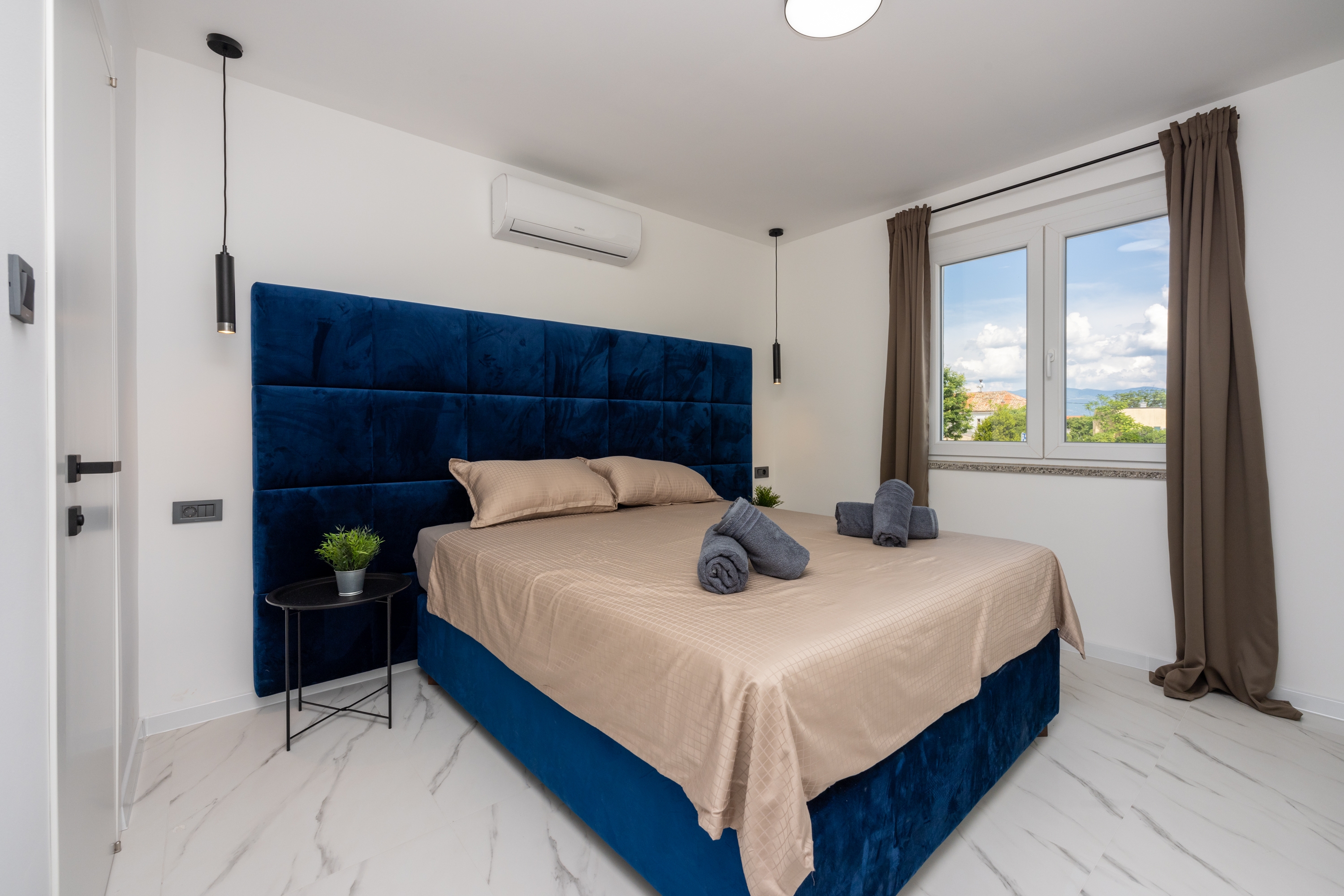 Four bedroom house with balcony and sea view Baška, Krk  K
