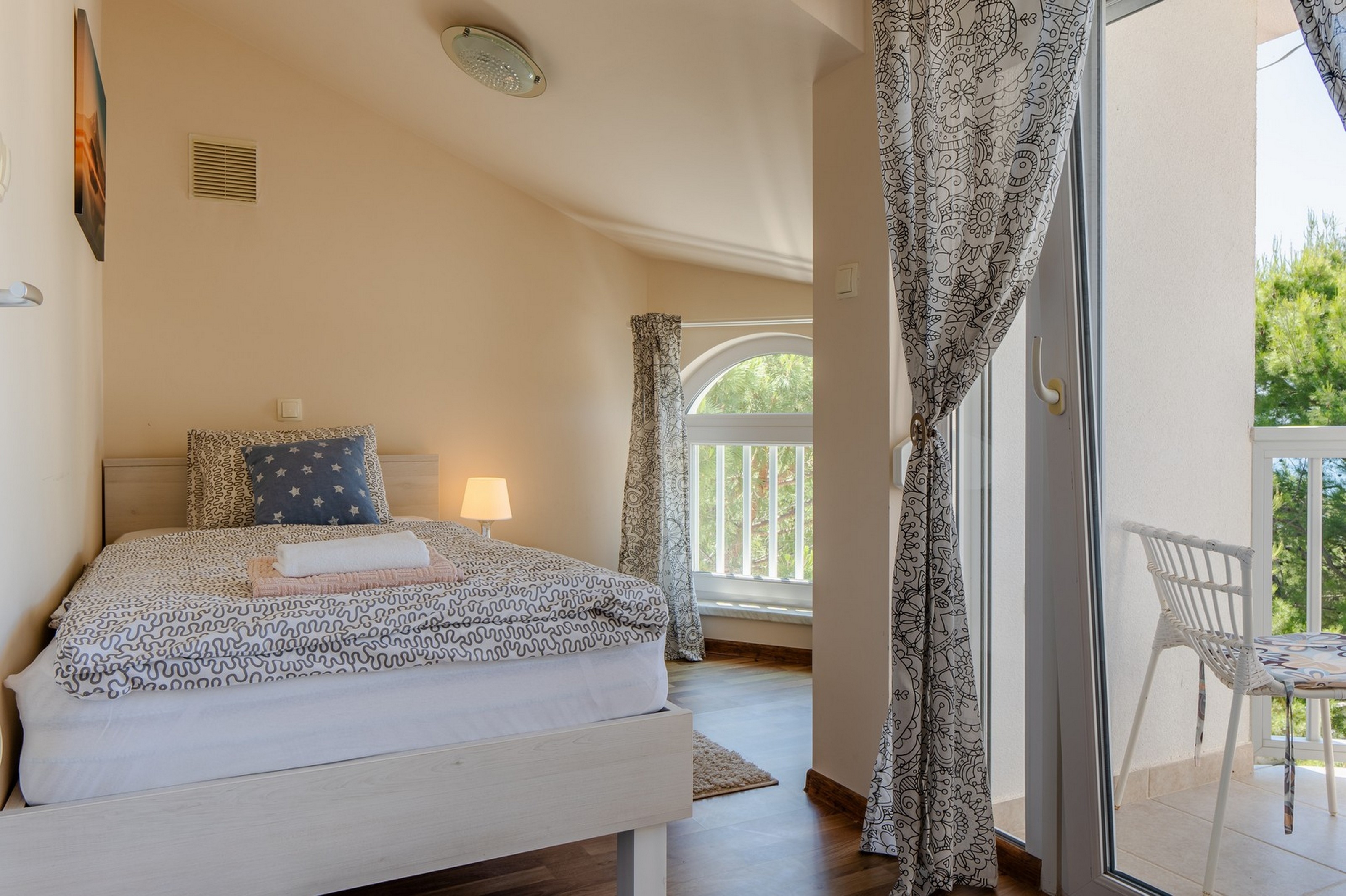 Two bedroom apartment with balcony and sea view Vir - Kozjak, Vir  A-a
