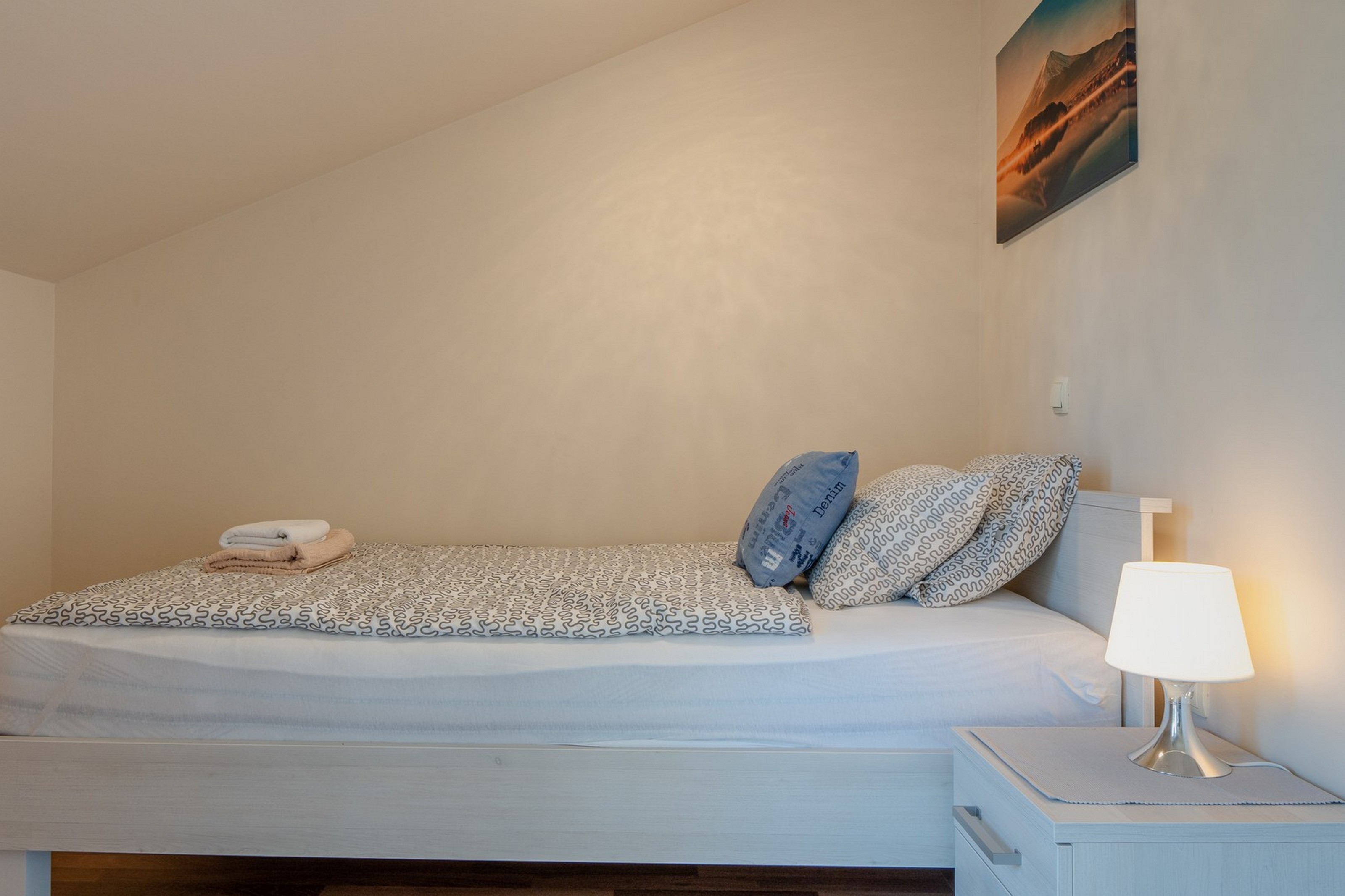 Two bedroom apartment with balcony and sea view Vir - Kozjak, Vir  A-a