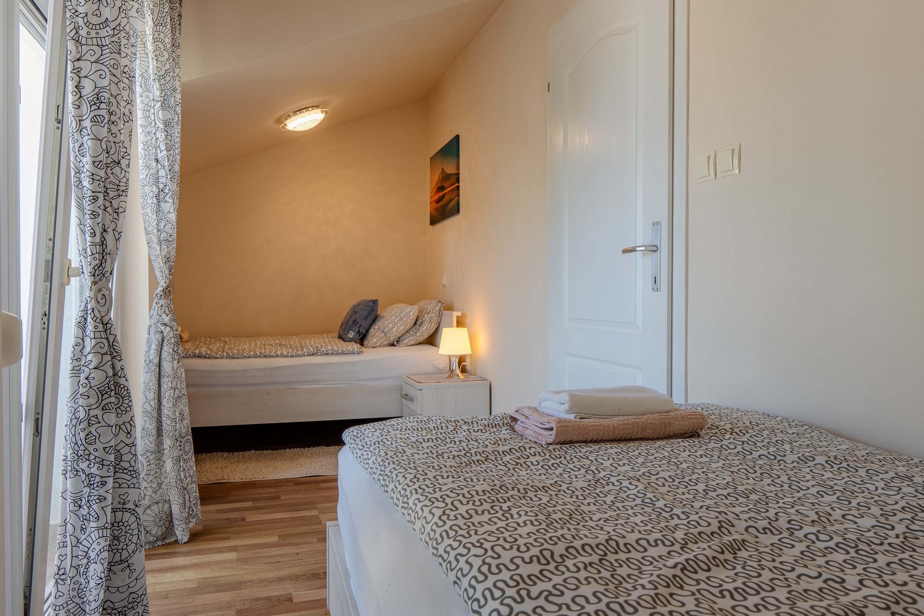 Two bedroom apartment with balcony and sea view Vir - Kozjak, Vir  A-a