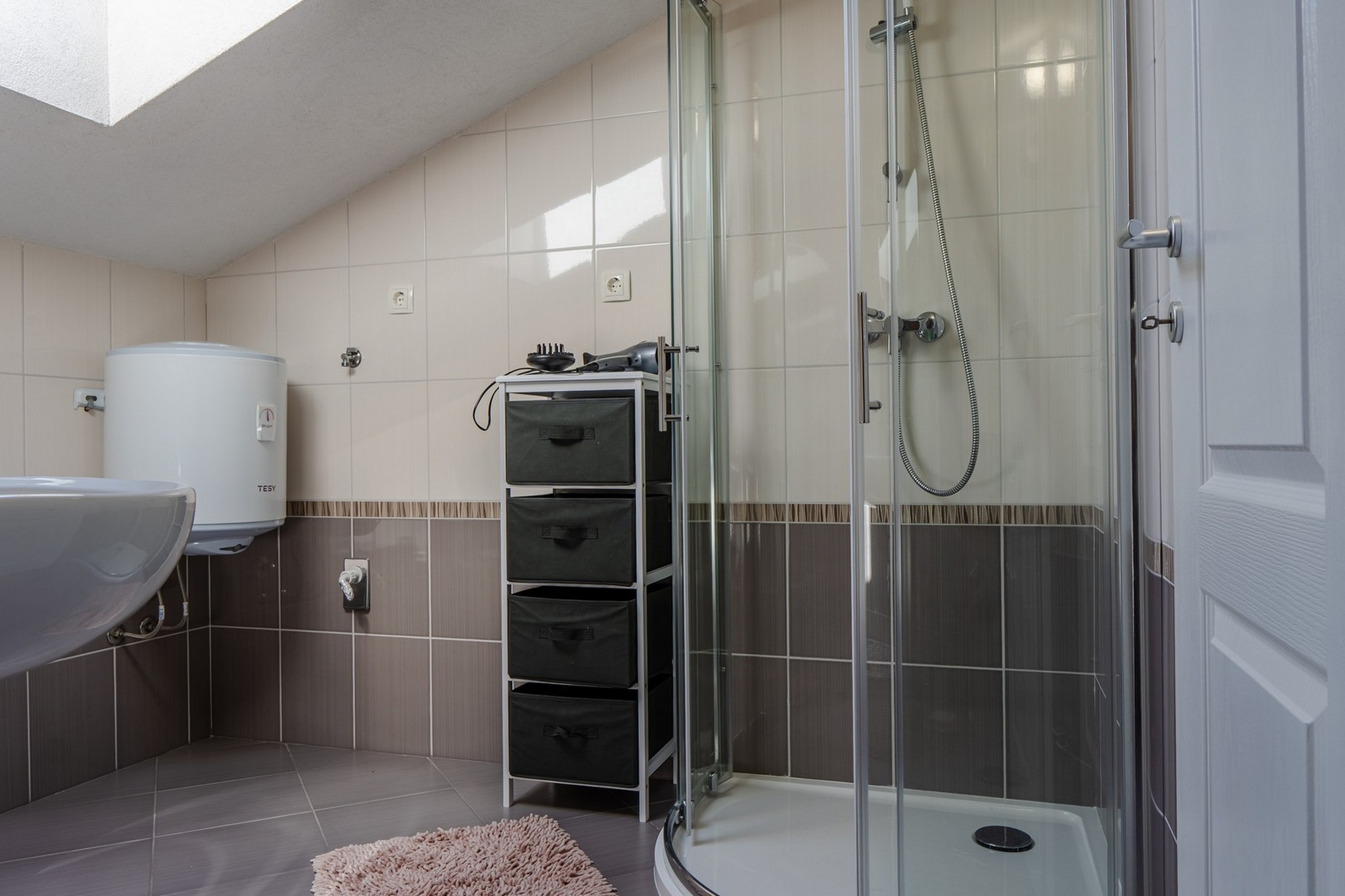Three bedroom apartment with terrace and sea view Vir - Kozjak, Vir  A-c