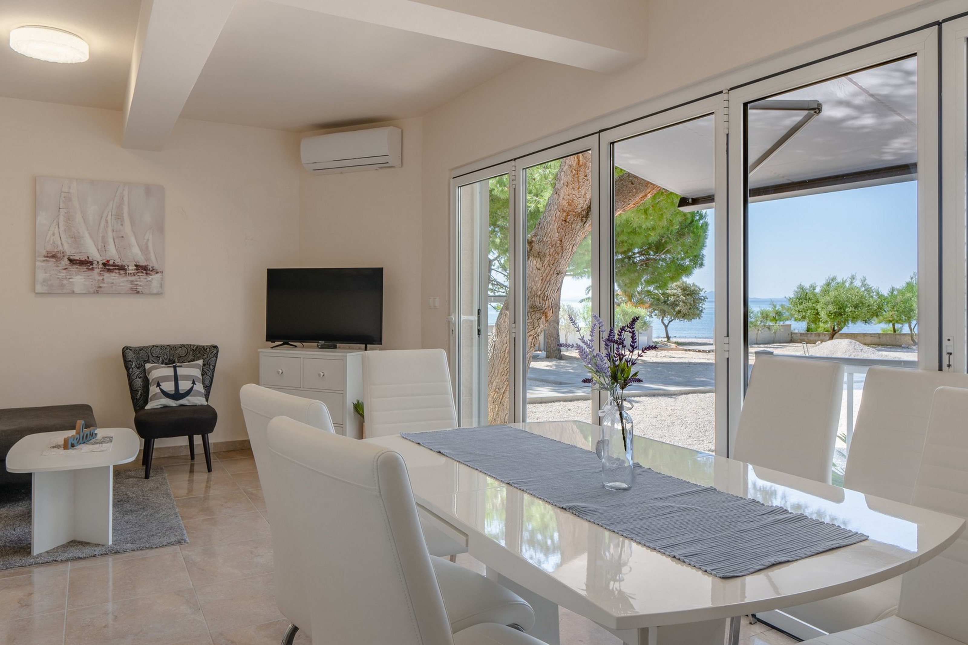 Two bedroom apartment with terrace and sea view Vir - Kozjak (A-21540-d) Two bedroom apartment with terrace and sea view Vir - Kozjak (A-21540-d)