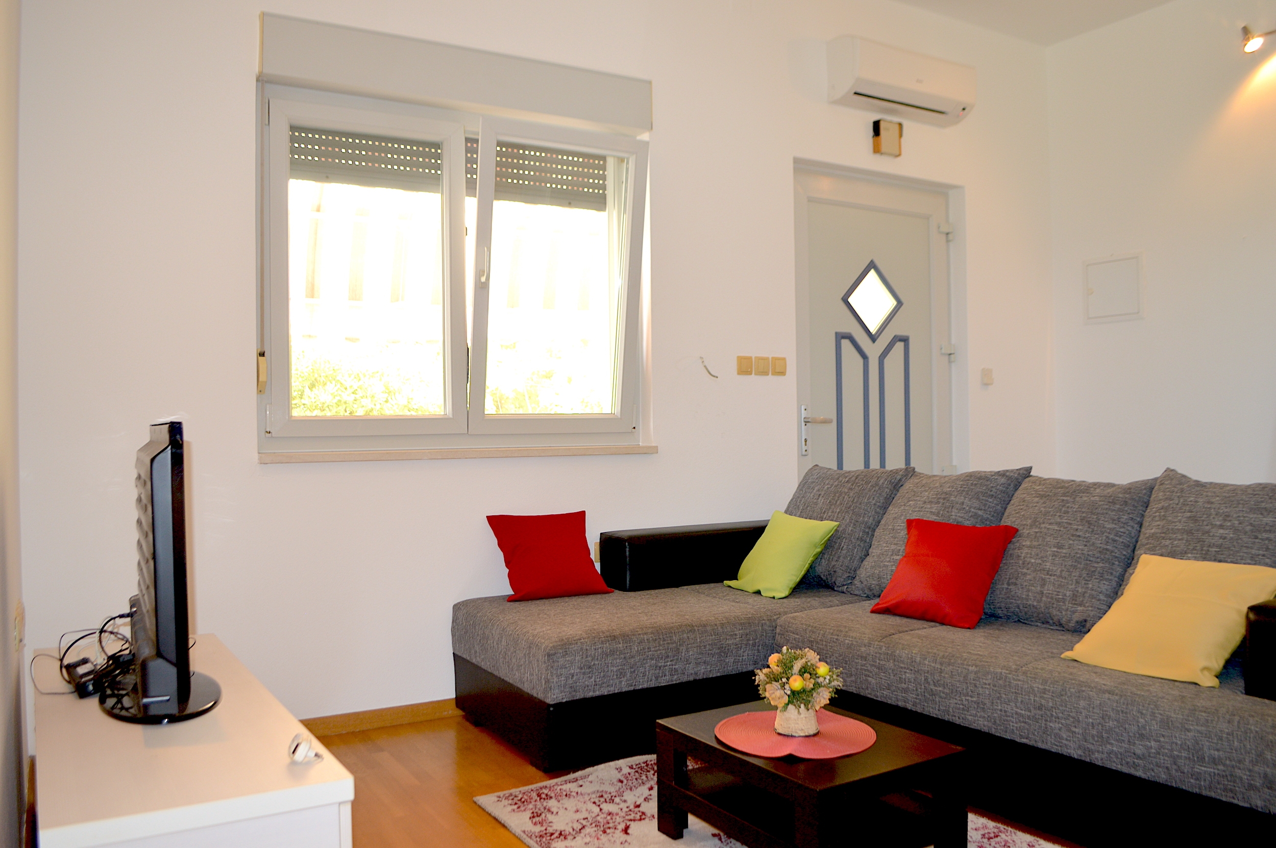 Comfortable and spacious house near beach Ugljan (K-21541)