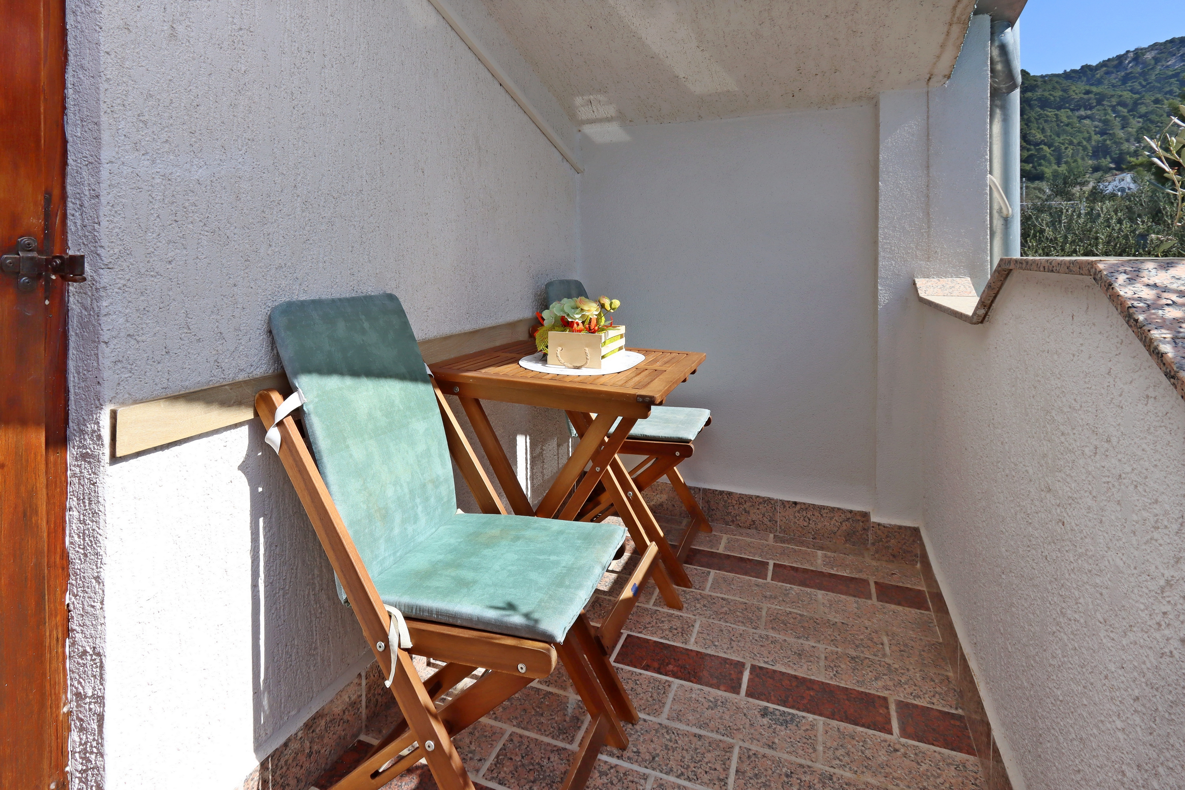 Two bedroom apartment with balcony and sea view Mundanije, Rab  A-a