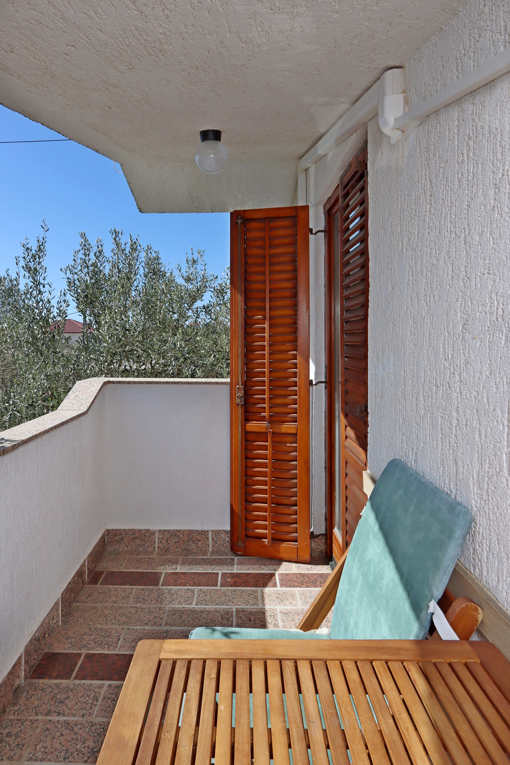 Two bedroom apartment with balcony and sea view Mundanije, Rab  A-a