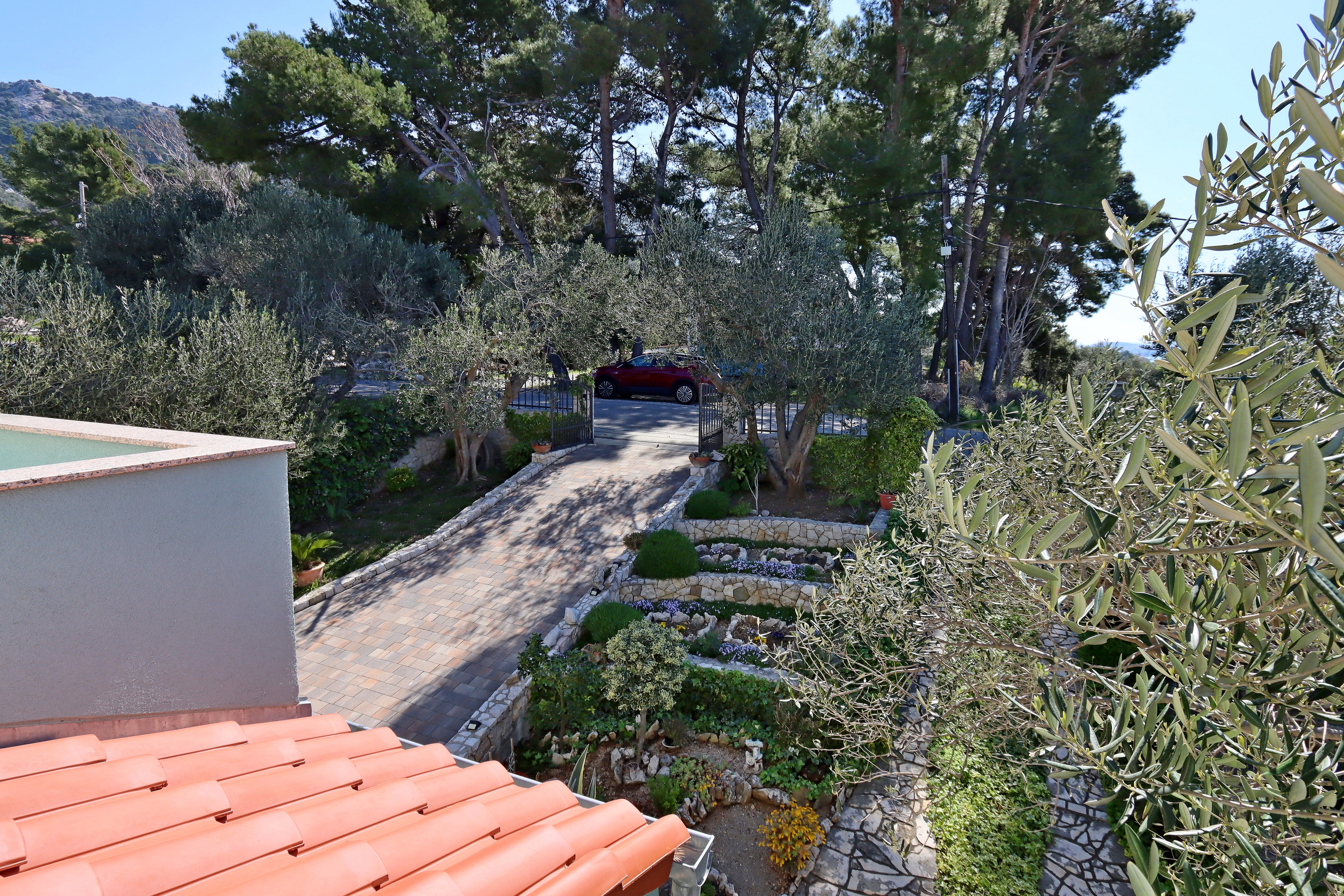 Two bedroom apartment with balcony and sea view Mundanije, Rab  A-a