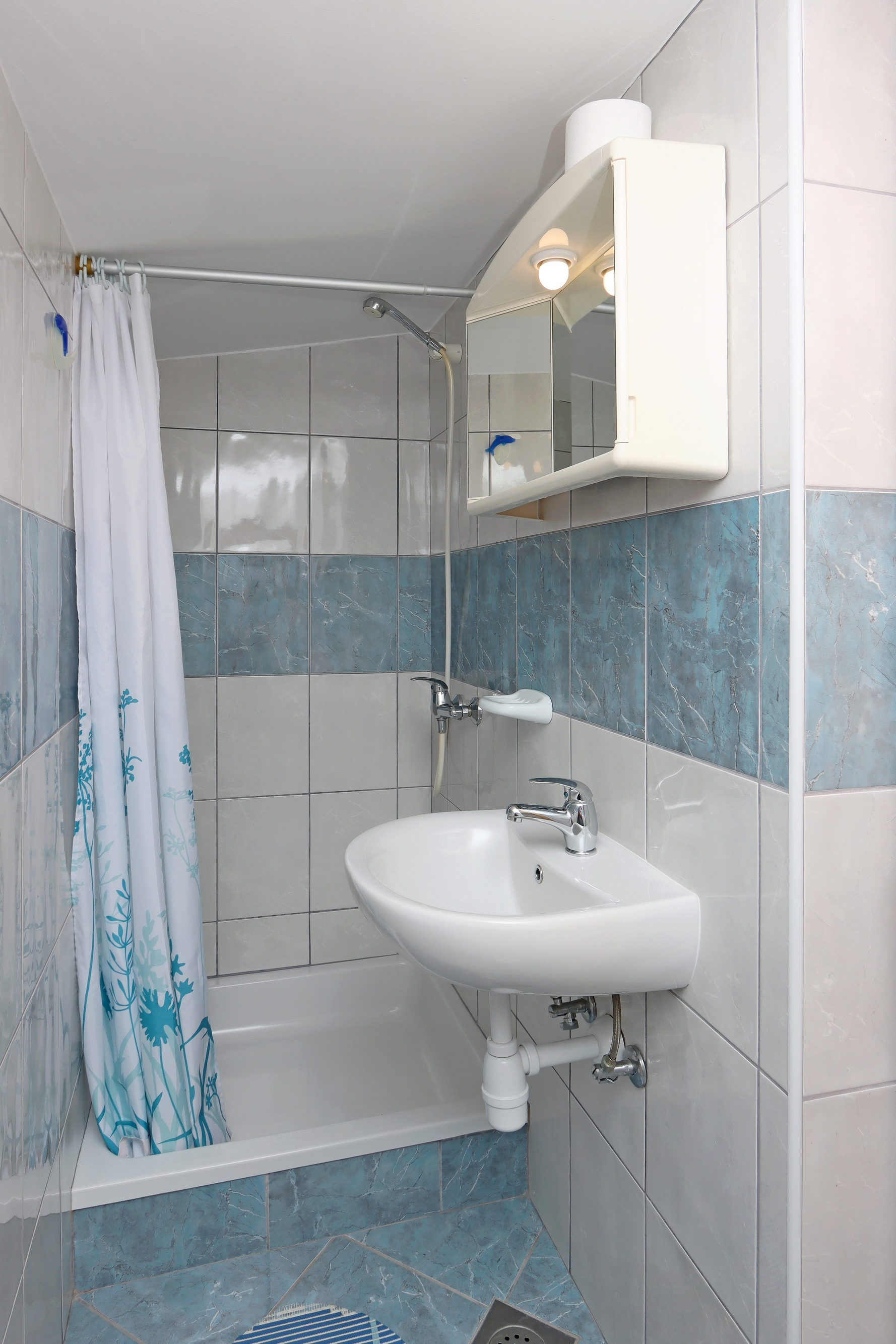 Two bedroom apartment with balcony and sea view Mundanije, Rab  A-a