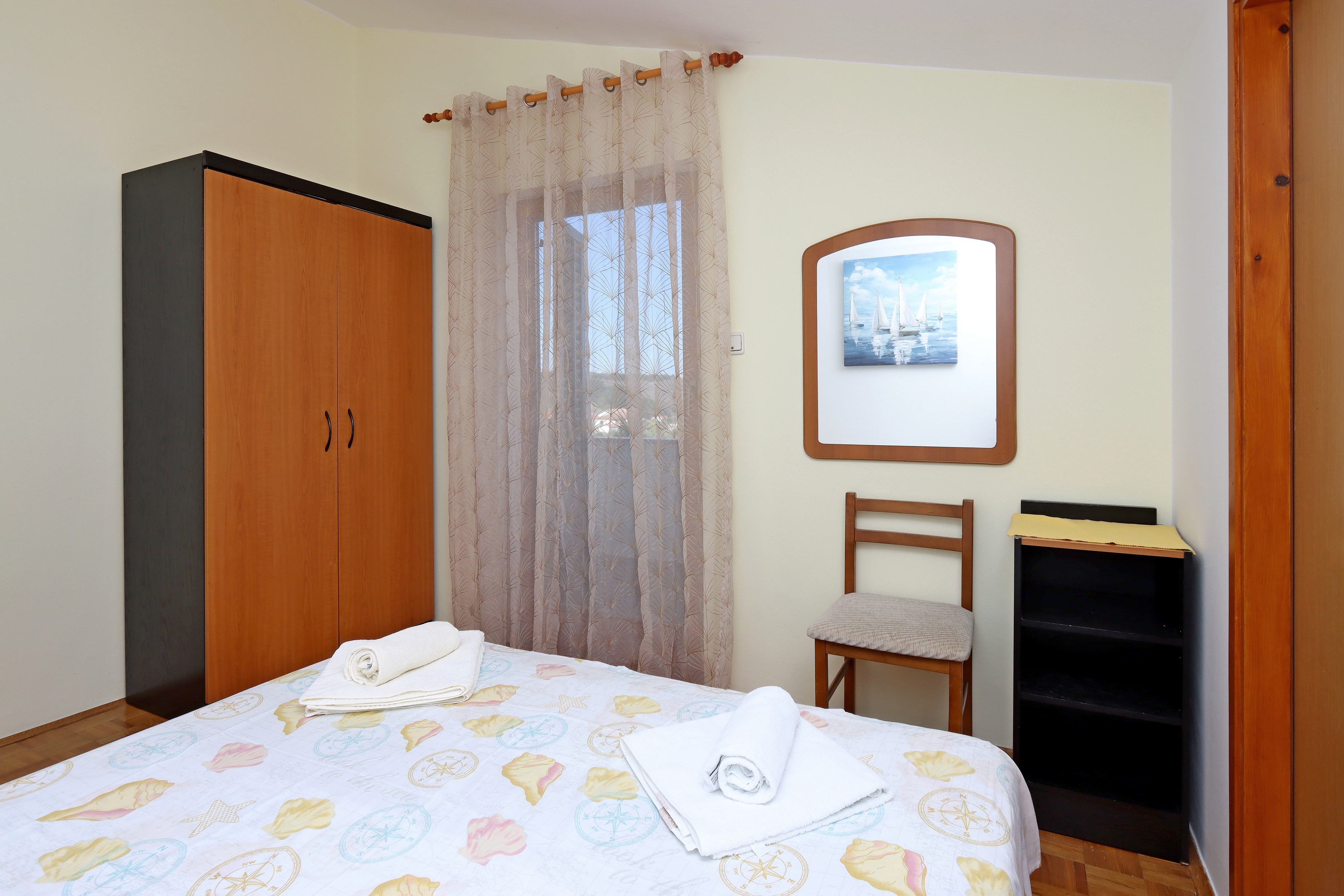 Two bedroom apartment with balcony and sea view Mundanije, Rab  A-a