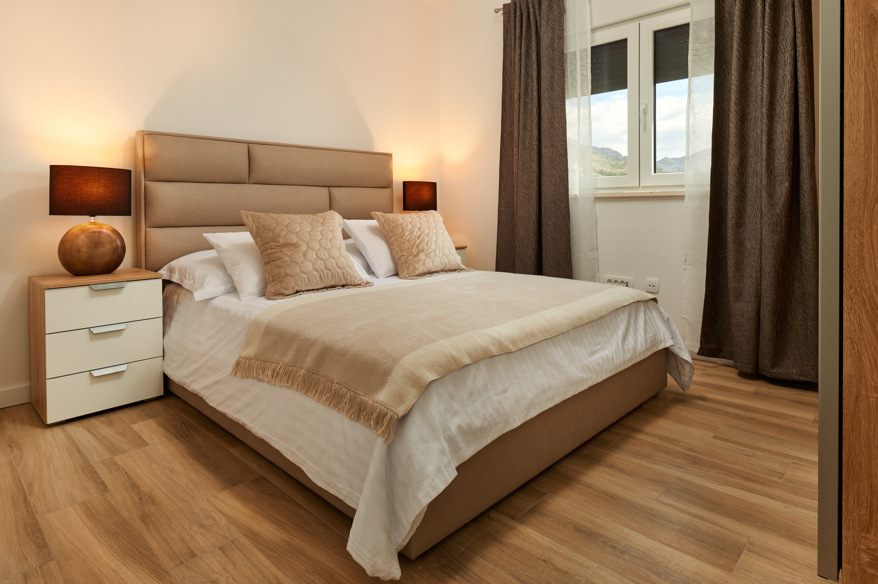 Comfortable and spacious house with terrace and sea view Mali Rat, Omiš  K