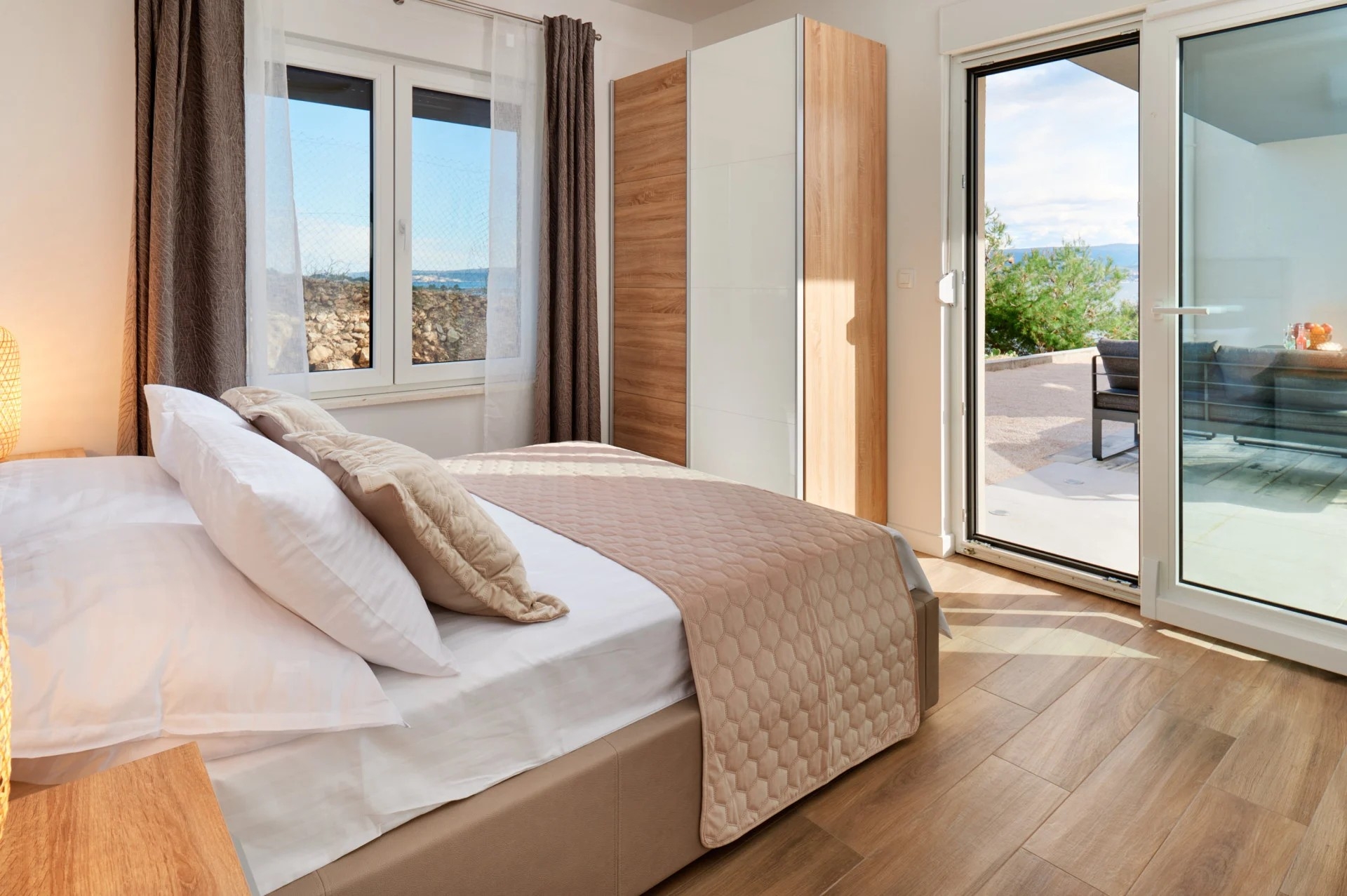 Comfortable and spacious house with terrace and sea view Mali Rat, Omiš  K