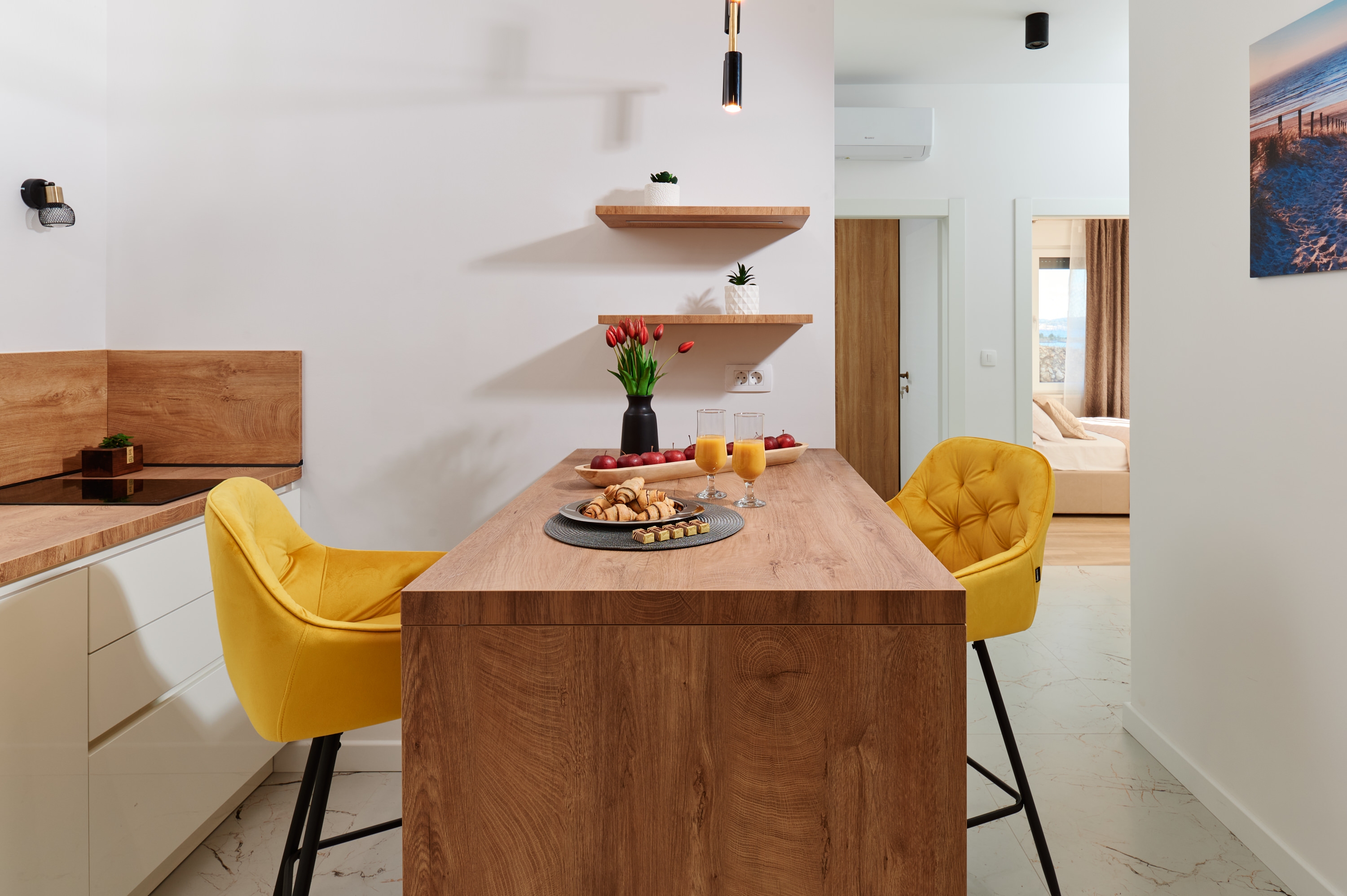 Comfortable and spacious house with terrace and sea view Mali Rat, Omiš  K