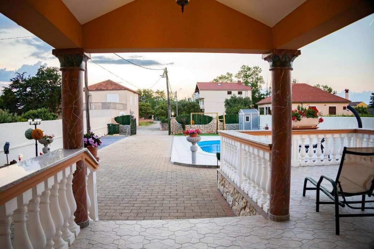 Four bedroom house with terrace Zaton, Zadar  K
