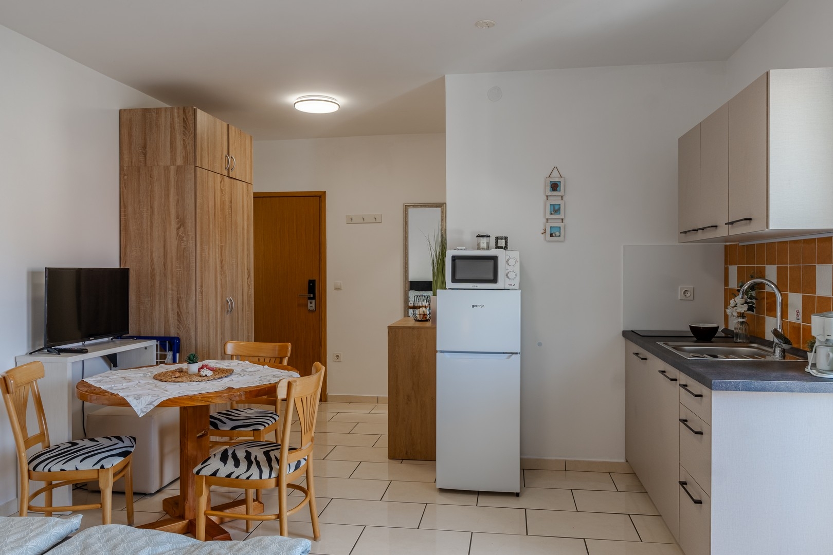 Studio flat with balcony Vir  AS-a