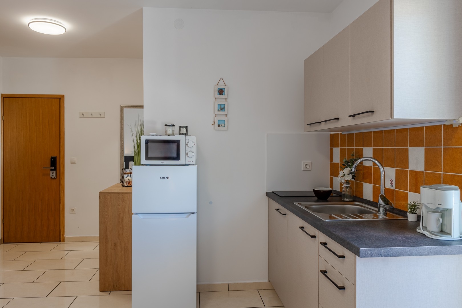 Studio flat with balcony Vir  AS-a