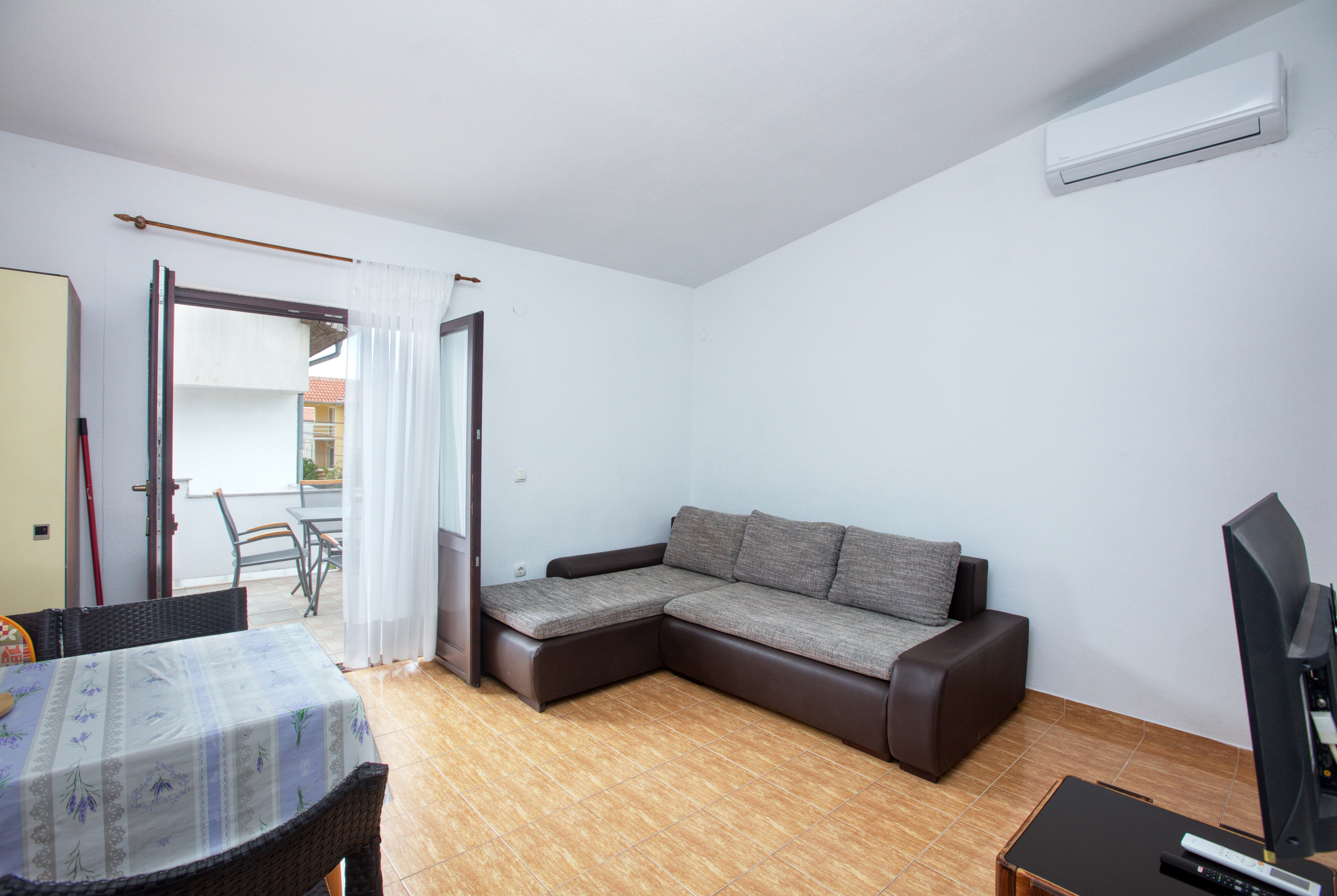 One bedroom apartment with terrace Vodice (A-21593-b)