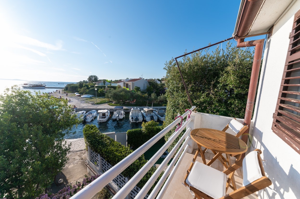 One bedroom apartment near beach Petrčane, Zadar  A-b