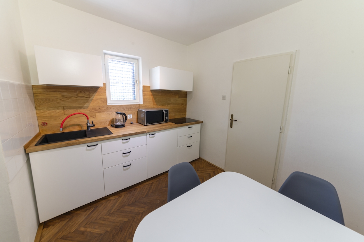 One bedroom apartment near beach Petrčane, Zadar  A-b