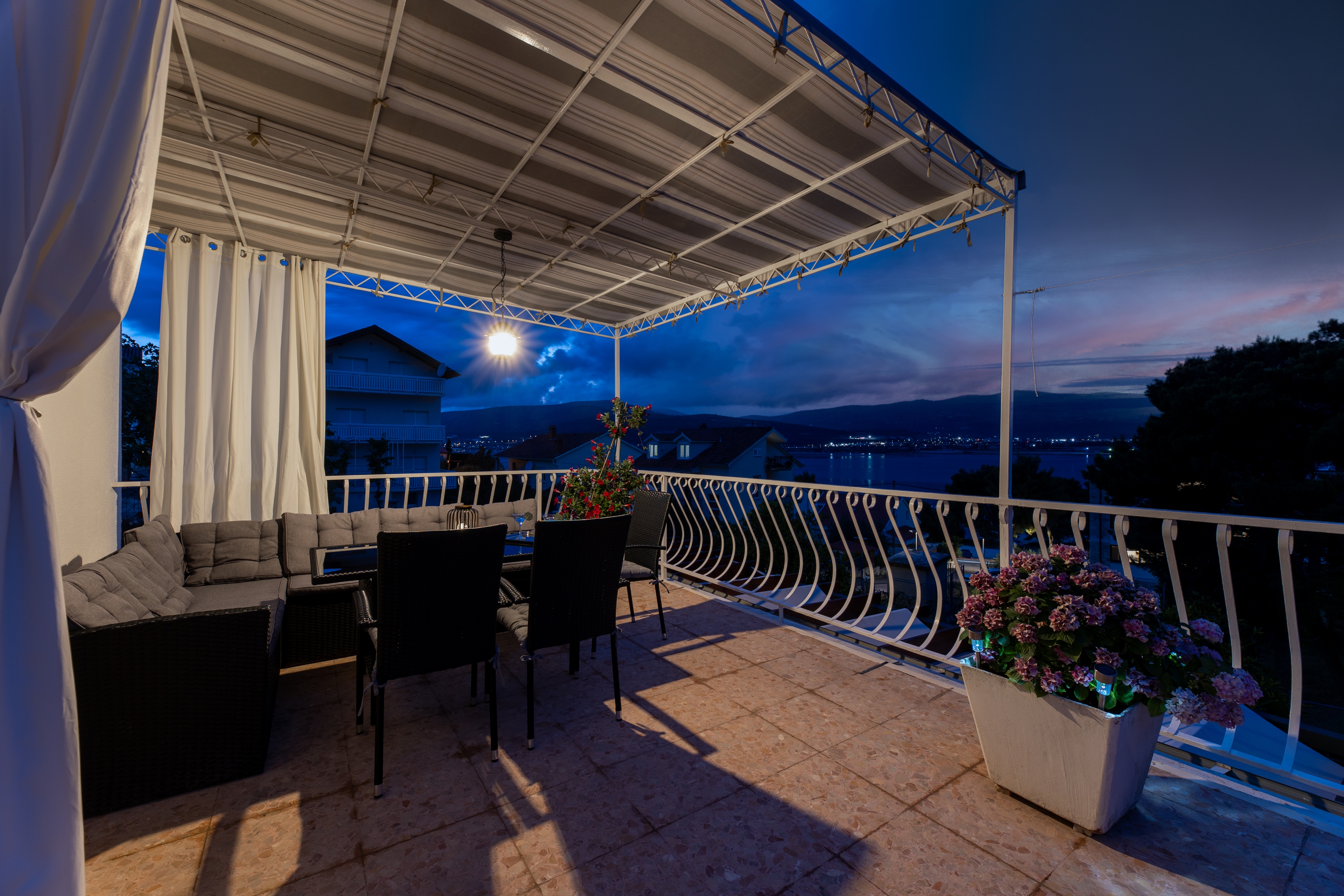 Two bedroom apartment with terrace and sea view Mastrinka, Čiovo  A-a