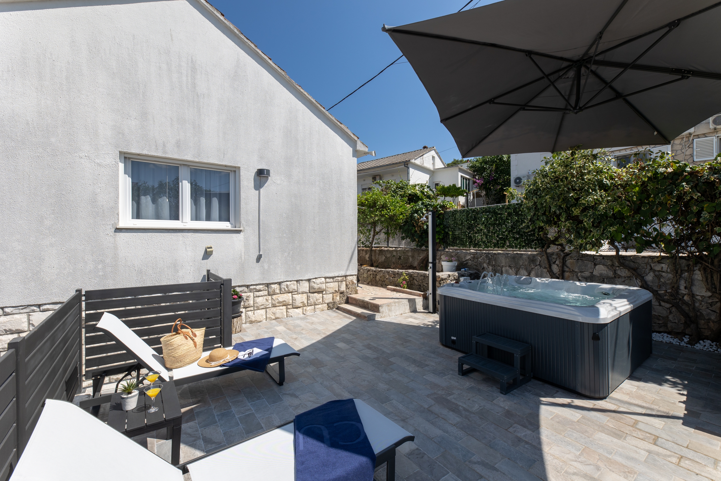 Two bedroom apartment with terrace and sea view Mastrinka, Čiovo  A-a