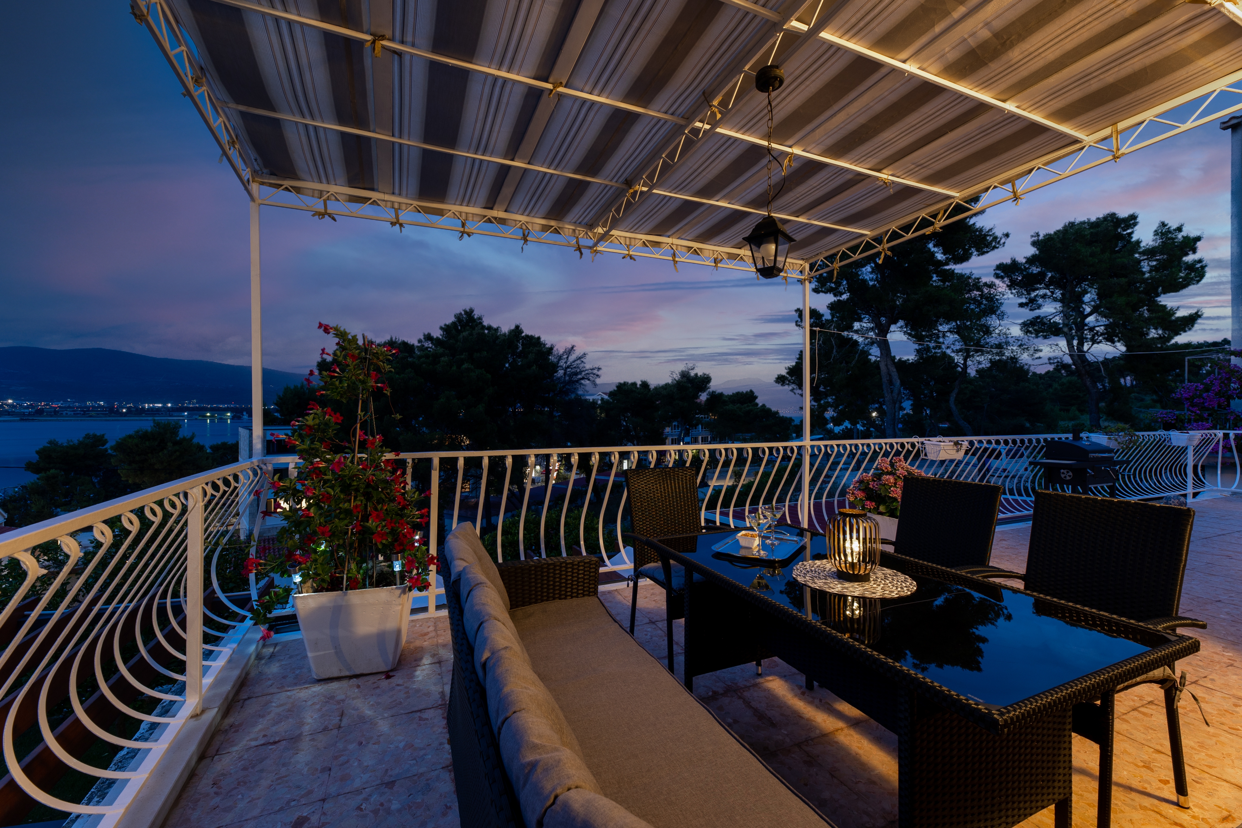 Two bedroom apartment with terrace and sea view Mastrinka, Čiovo  A-a