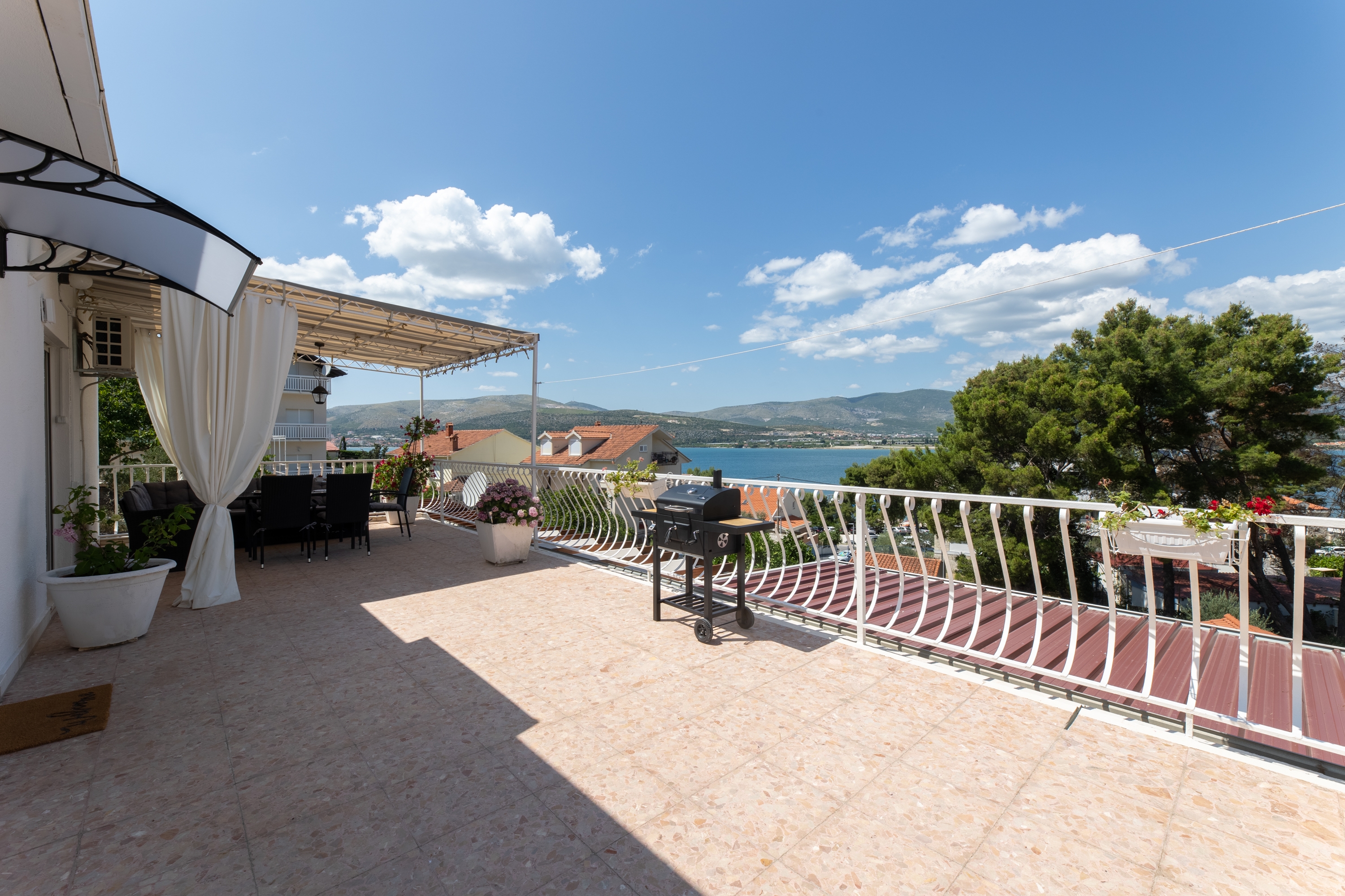 Two bedroom apartment with terrace and sea view Mastrinka, Čiovo  A-a