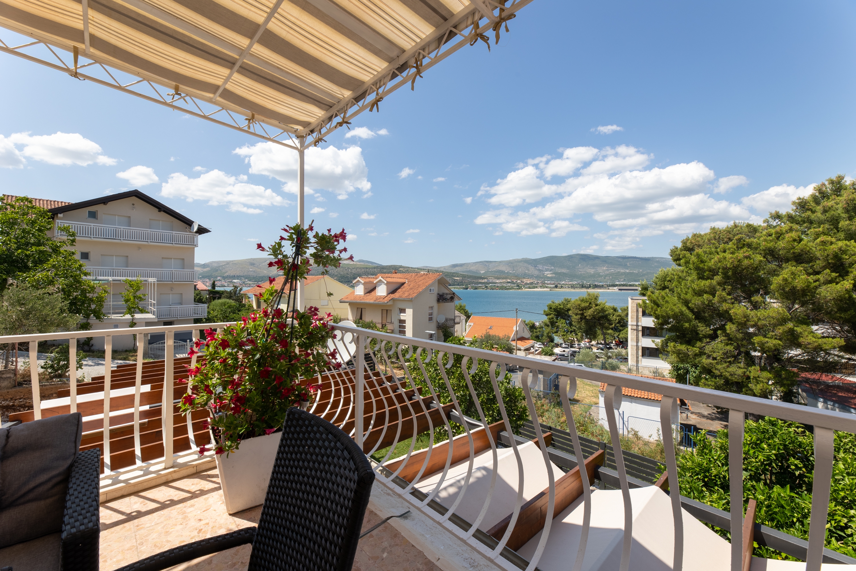 Two bedroom apartment with terrace and sea view Mastrinka, Čiovo  A-a