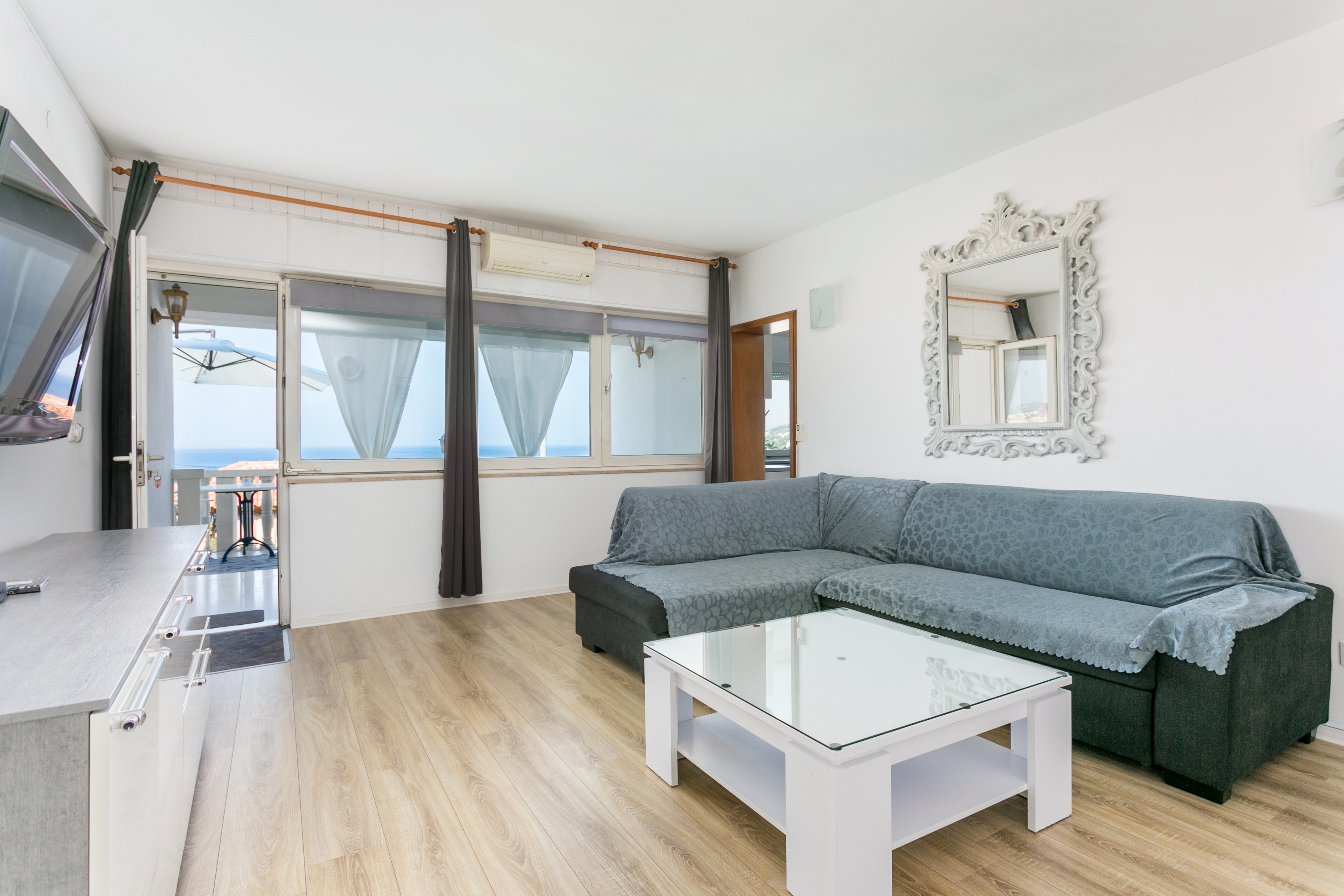 Two bedroom apartment with terrace and sea view Sumpetar, Omiš (A-21633-b)