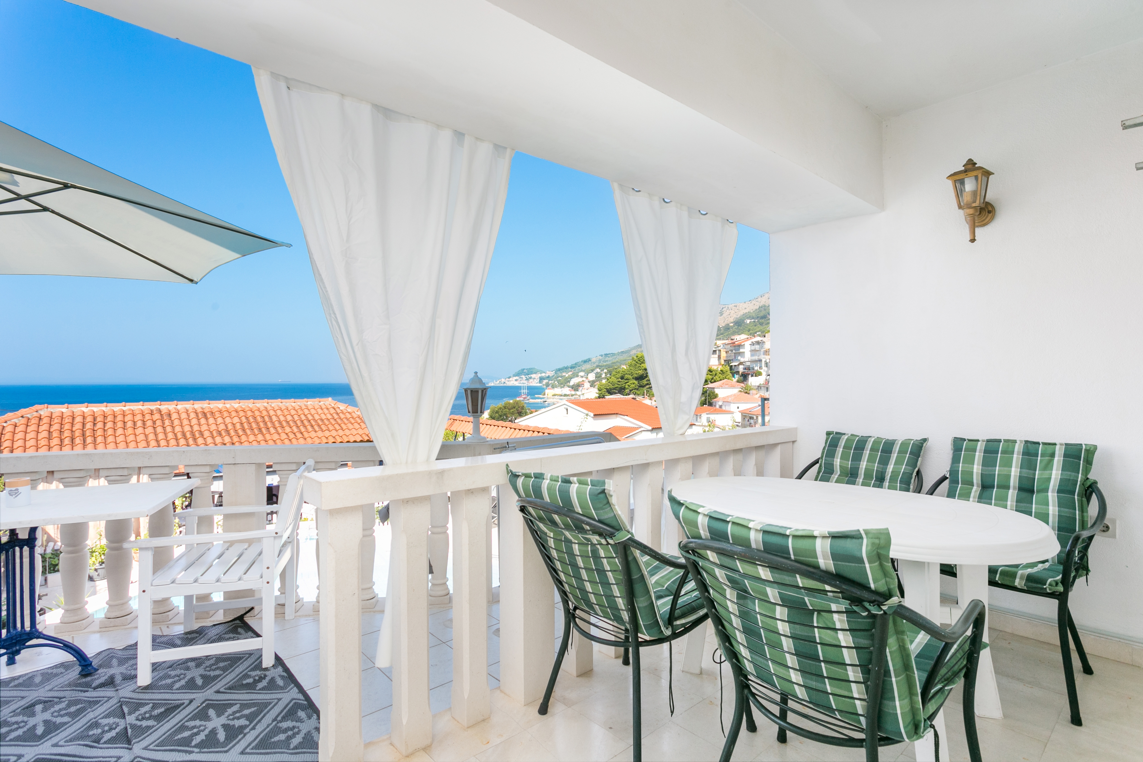 Two bedroom apartment with terrace and sea view Sumpetar, Omiš  A-b