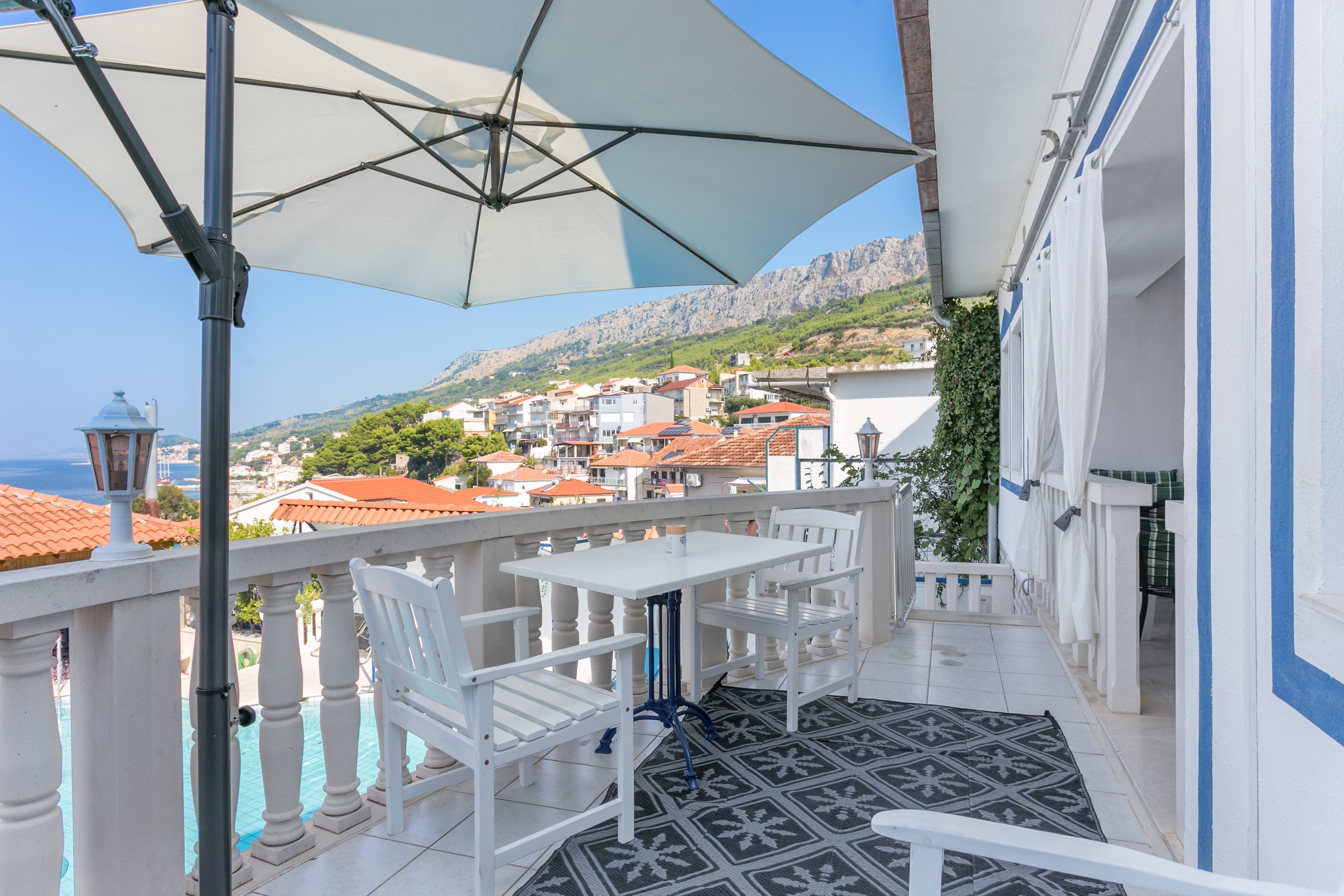 Two bedroom apartment with terrace and sea view Sumpetar, Omiš  A-b